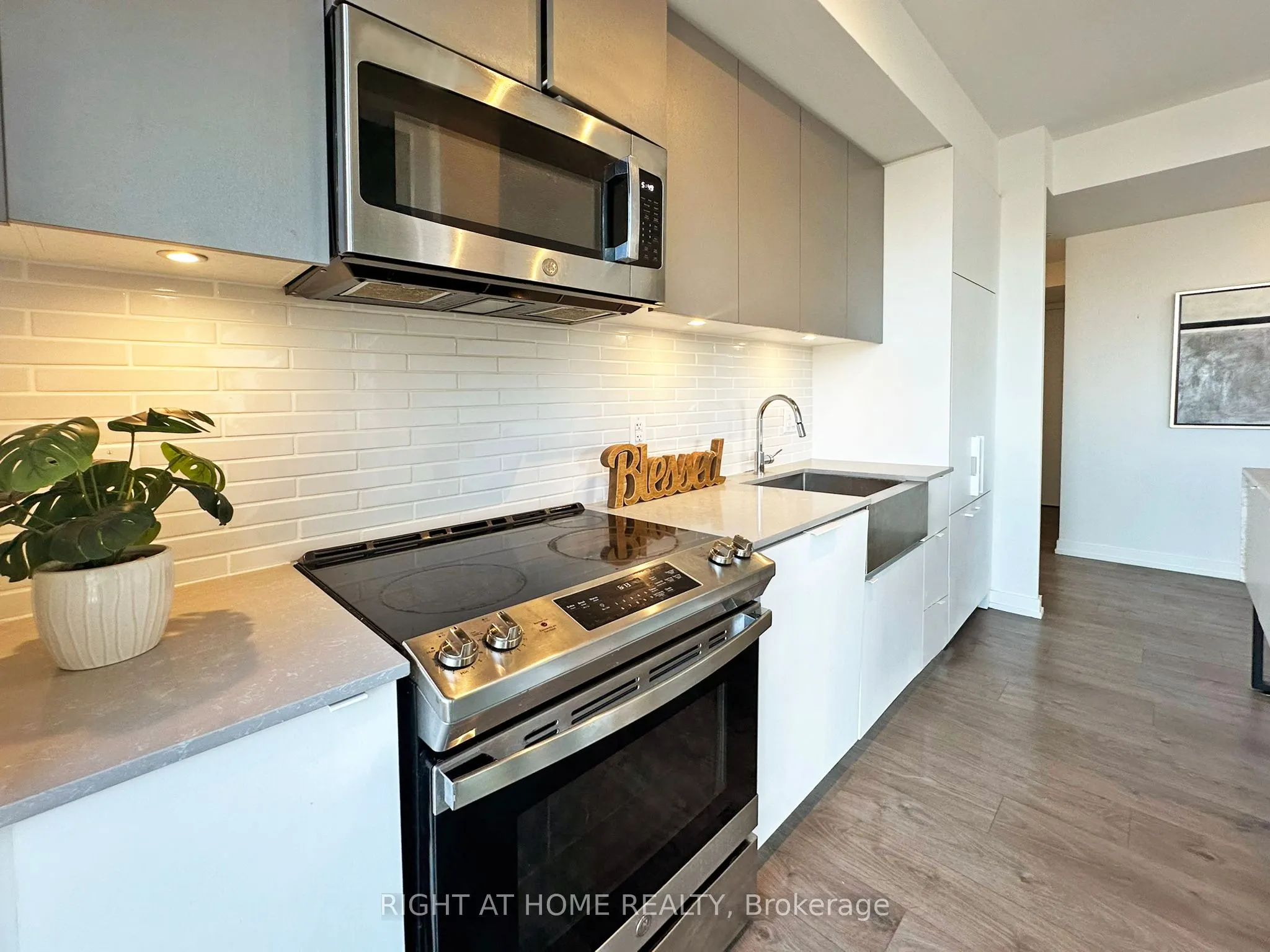 270 dufferin Street, #703