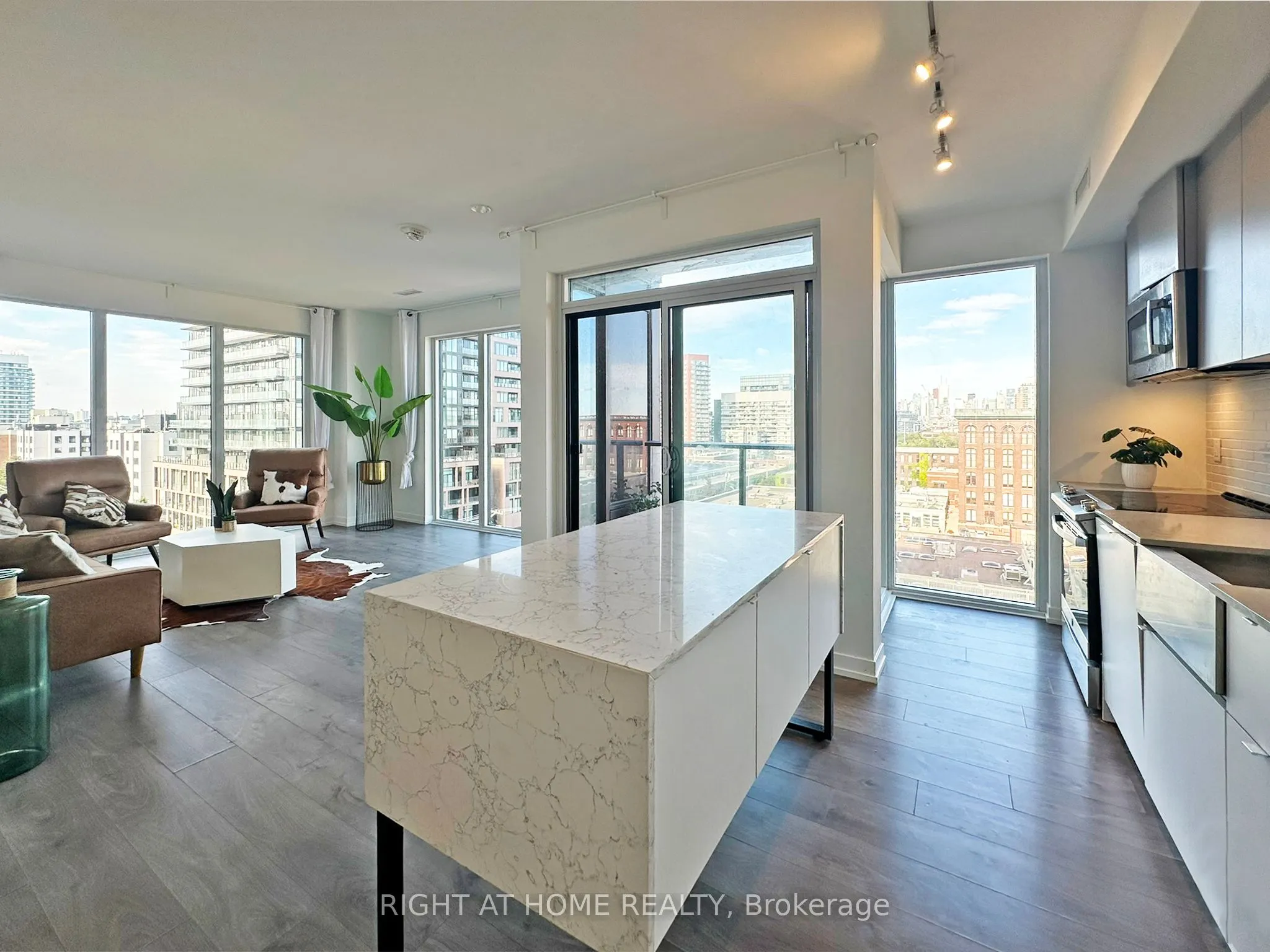 270 dufferin Street, #703
