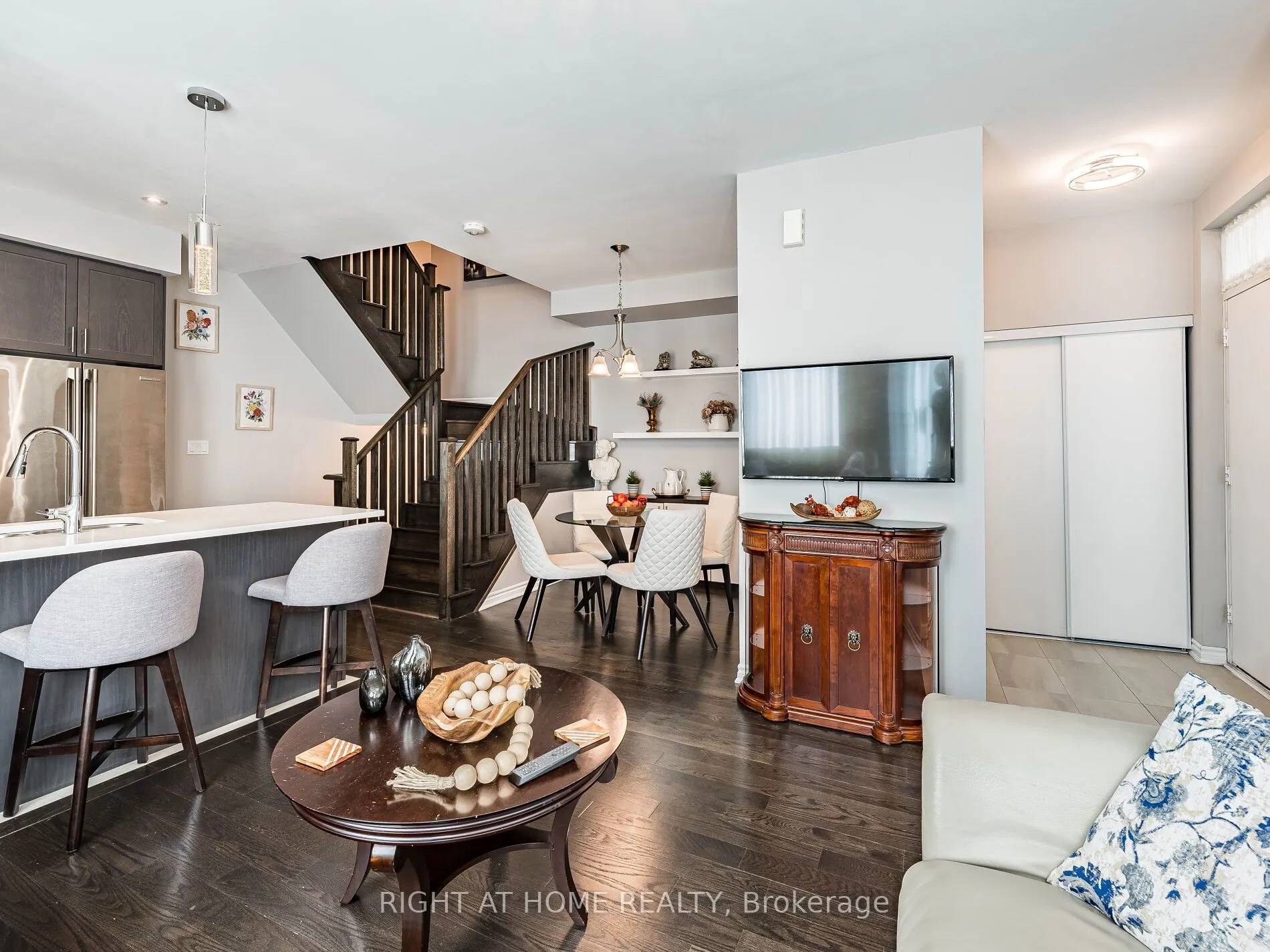 26 APPLEWOOD Lane, #44