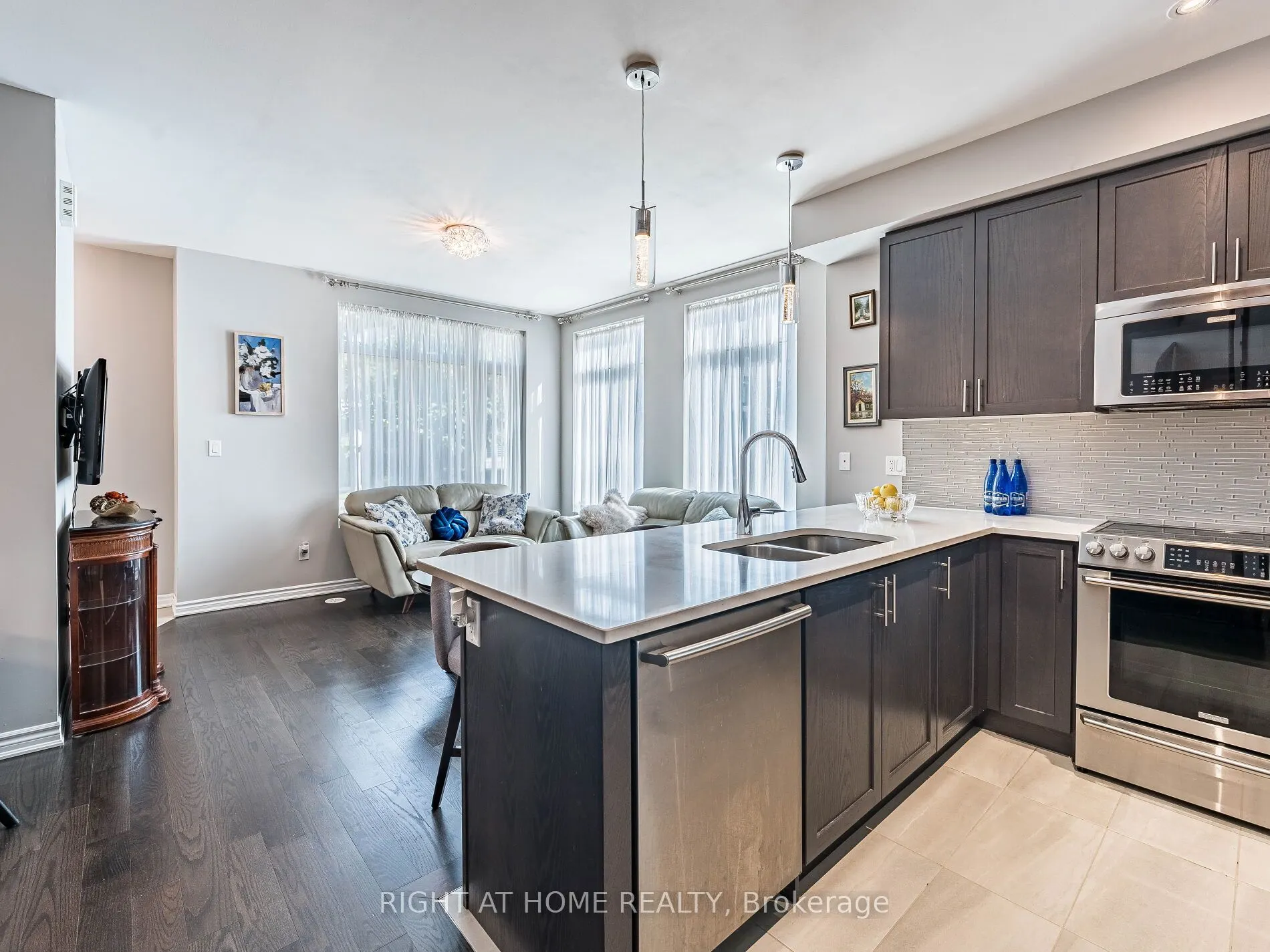 26 APPLEWOOD Lane, #44
