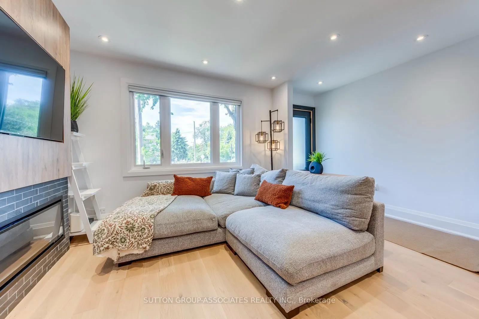 359 Harvie Avenue