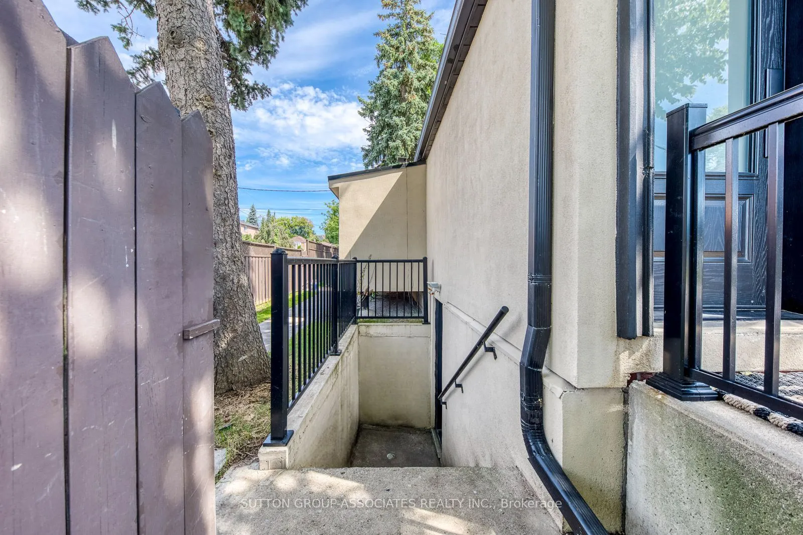 359 Harvie Avenue