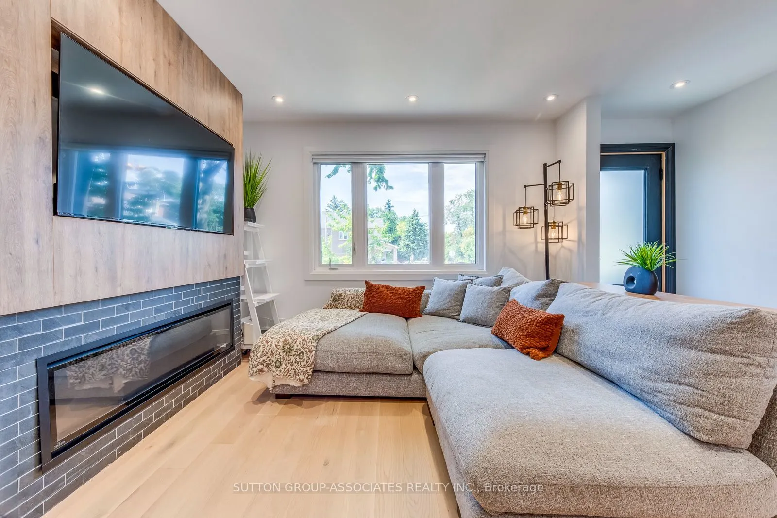 359 Harvie Avenue