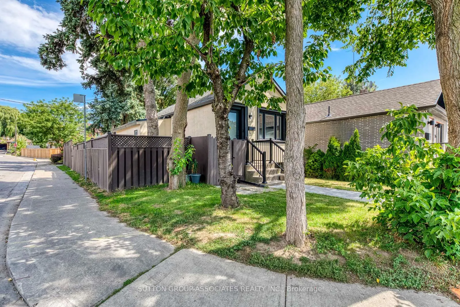 359 Harvie Avenue