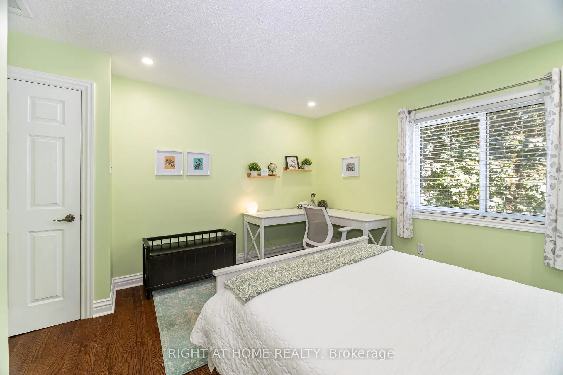 4 Cantrill Court