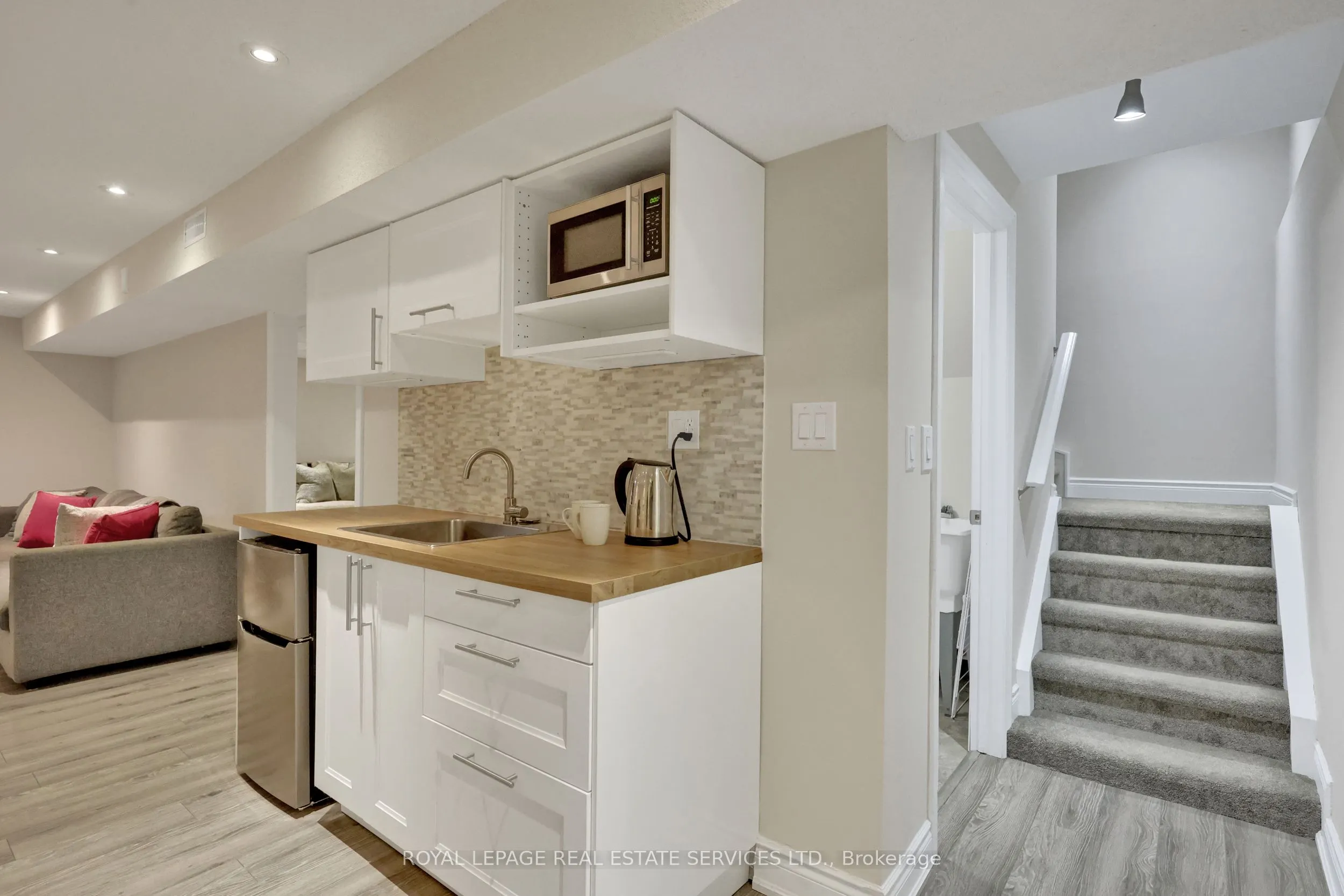 2252 Margot Street E