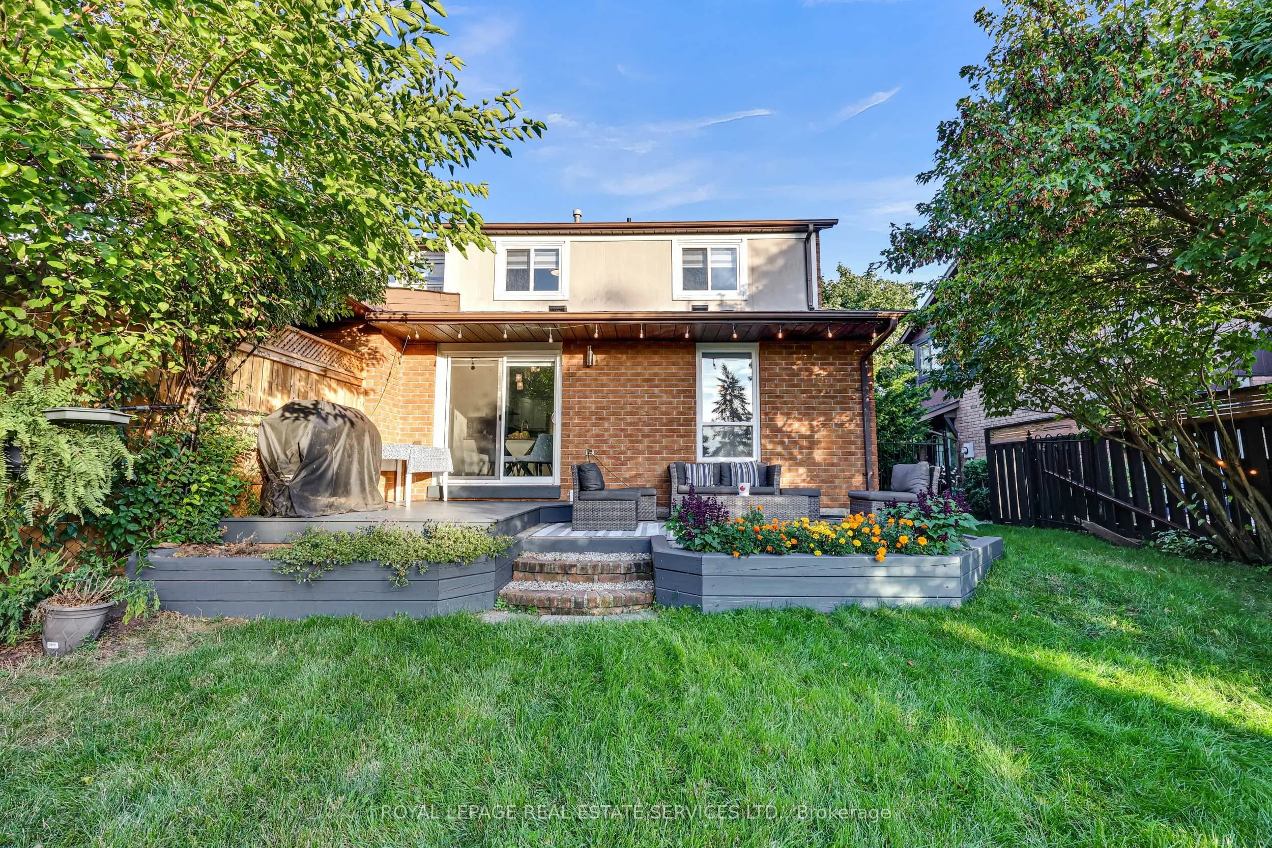 2252 Margot Street E