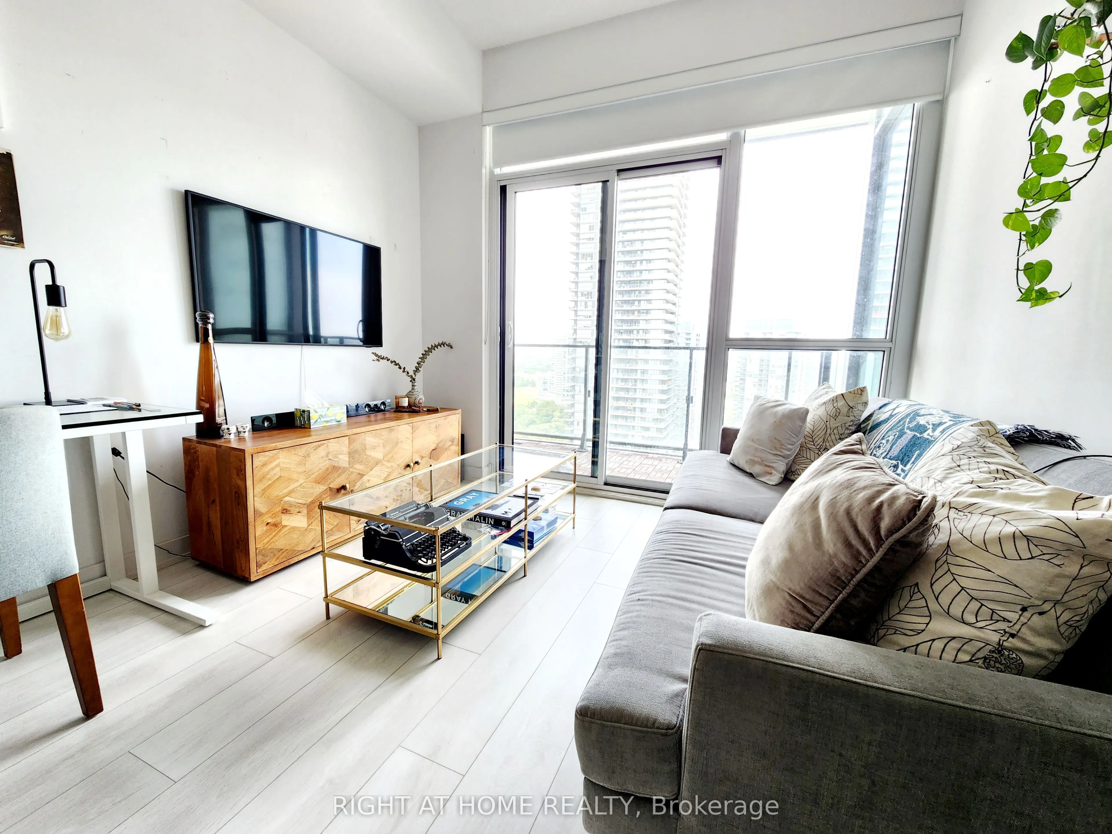 2200 Lakeshore Boulevard W, #2906