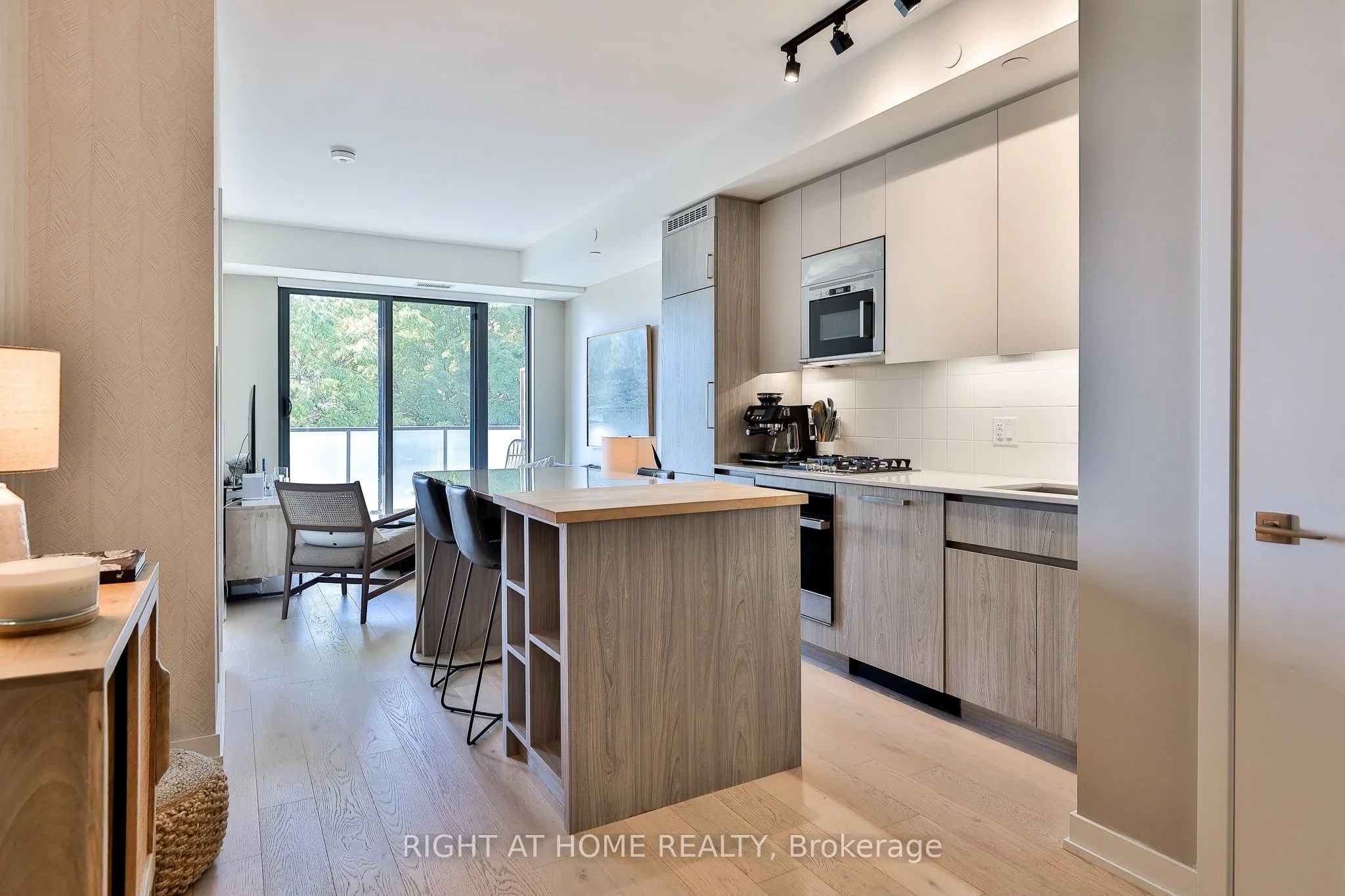 430 Roncesvalles Avenue, #410