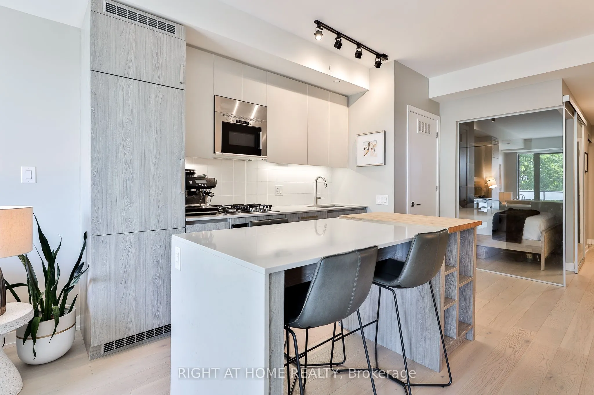 430 Roncesvalles Avenue, #410