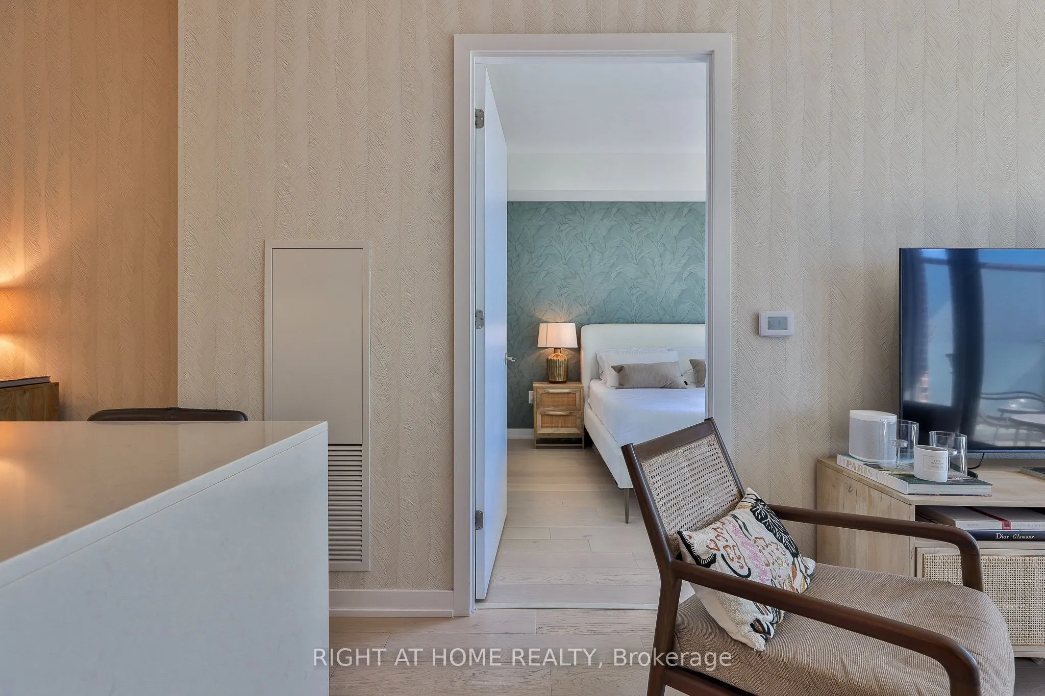 430 Roncesvalles Avenue, #410