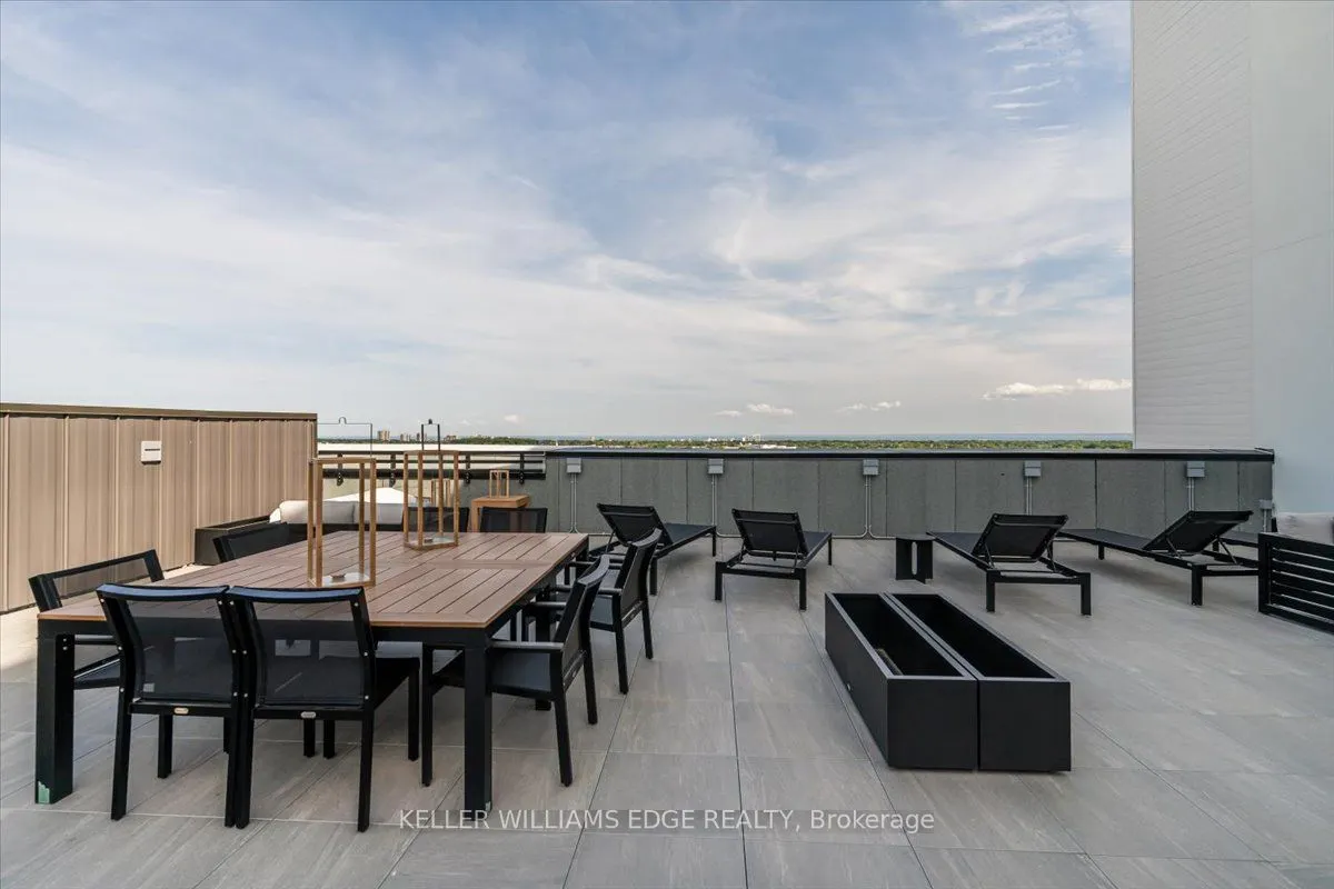 95 Dundas Street W, #404