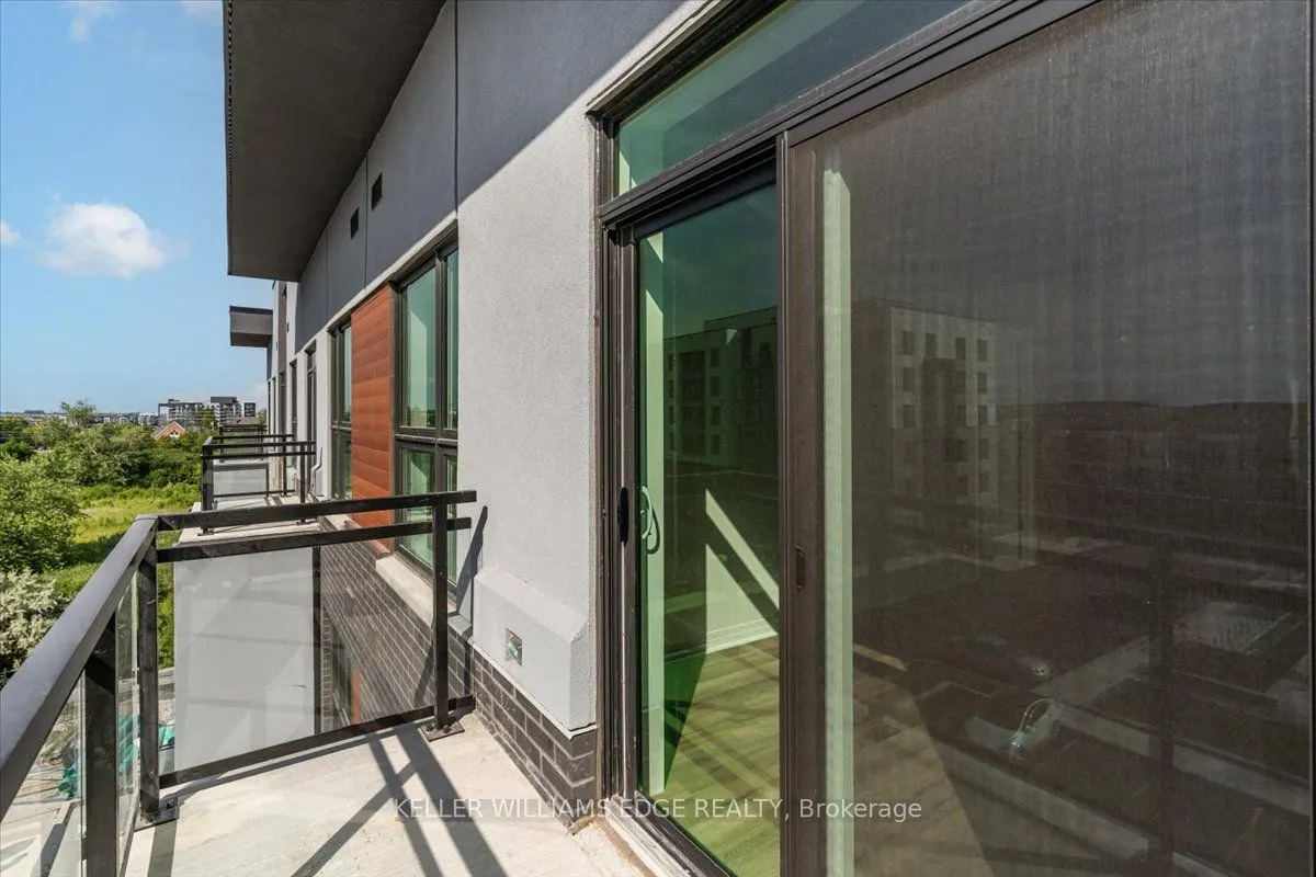 95 Dundas Street W, #404
