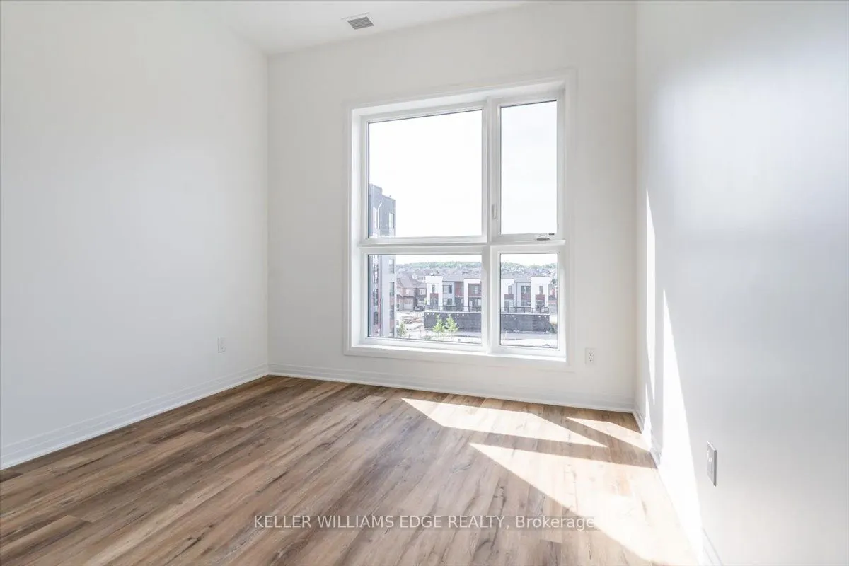 95 Dundas Street W, #404