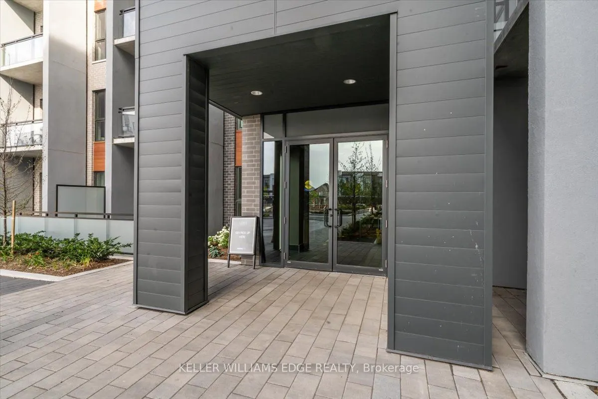 95 Dundas Street W, #404
