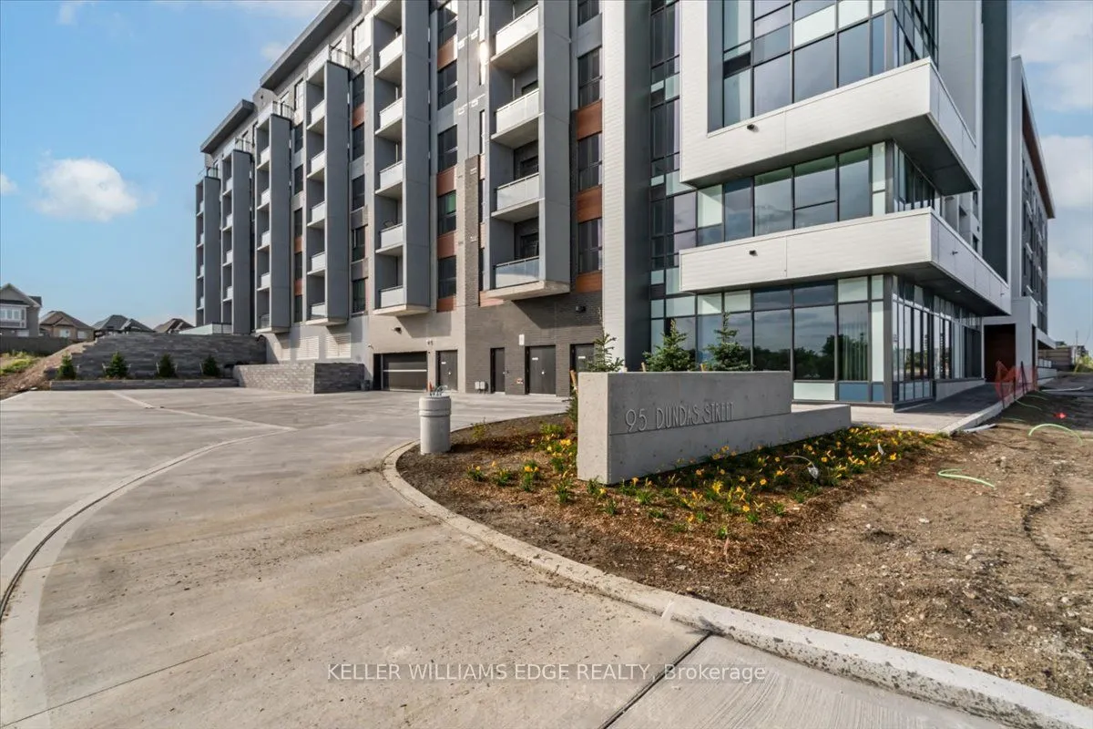 95 Dundas Street W, #404