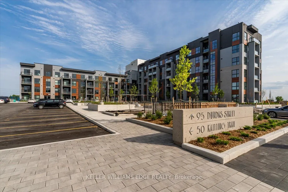 95 Dundas Street W, #404