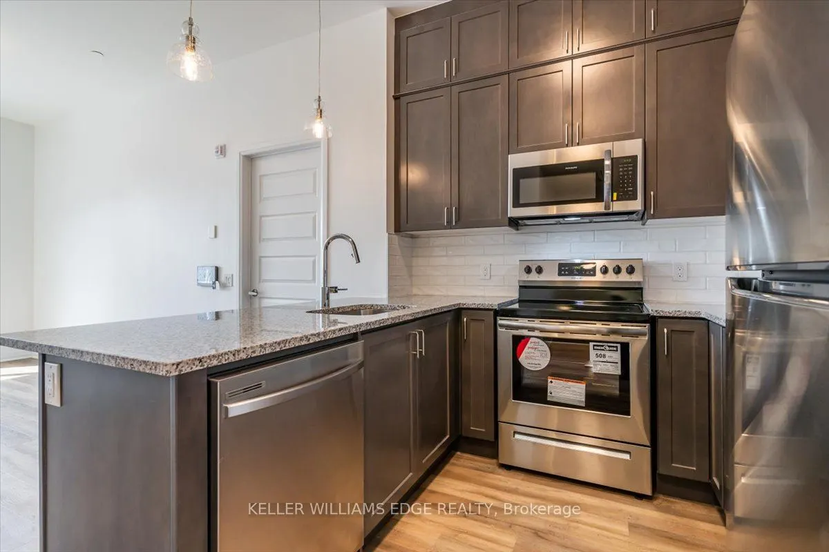95 Dundas Street W, #404