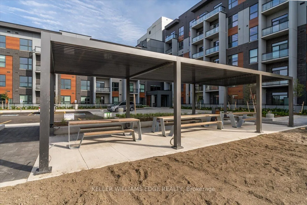 95 Dundas Street W, #404