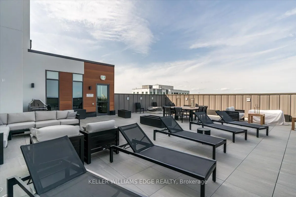 95 Dundas Street W, #404