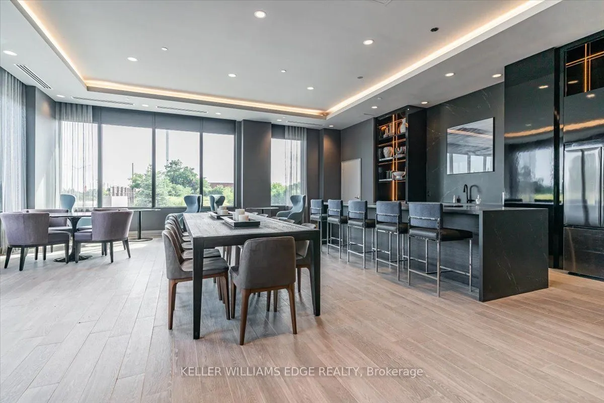 95 Dundas Street W, #404