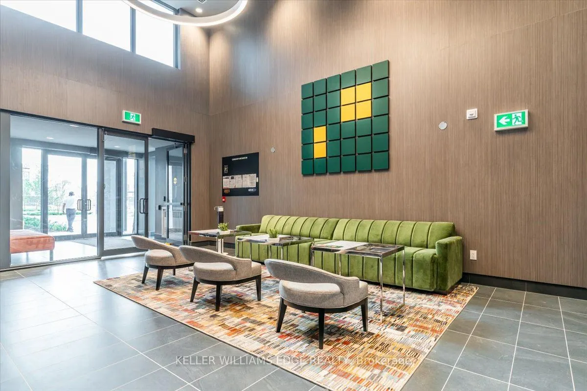 95 Dundas Street W, #404