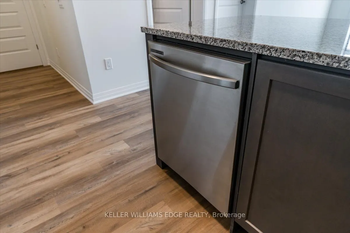 95 Dundas Street W, #404