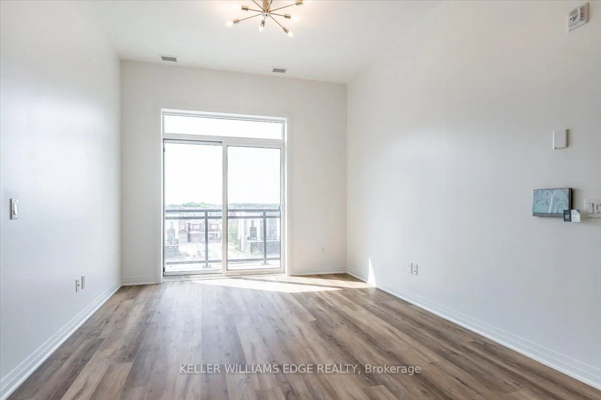 95 Dundas Street W, #404