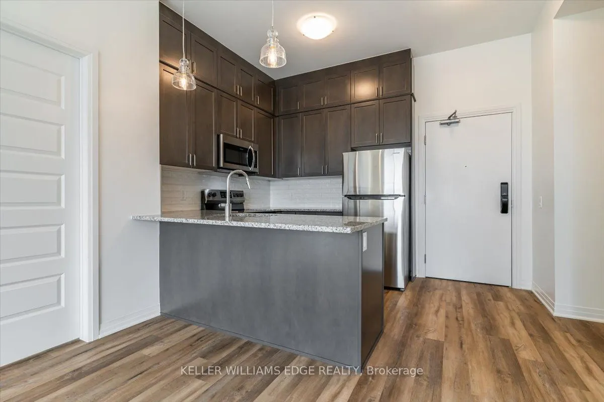 95 Dundas Street W, #404