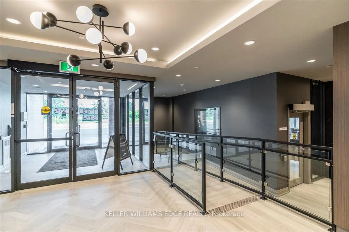 95 Dundas Street W, #404