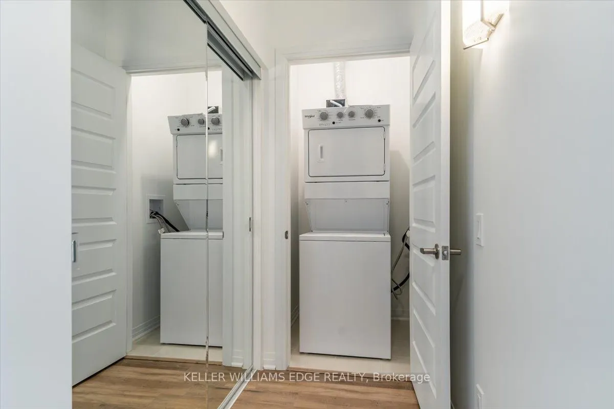 95 Dundas Street W, #404