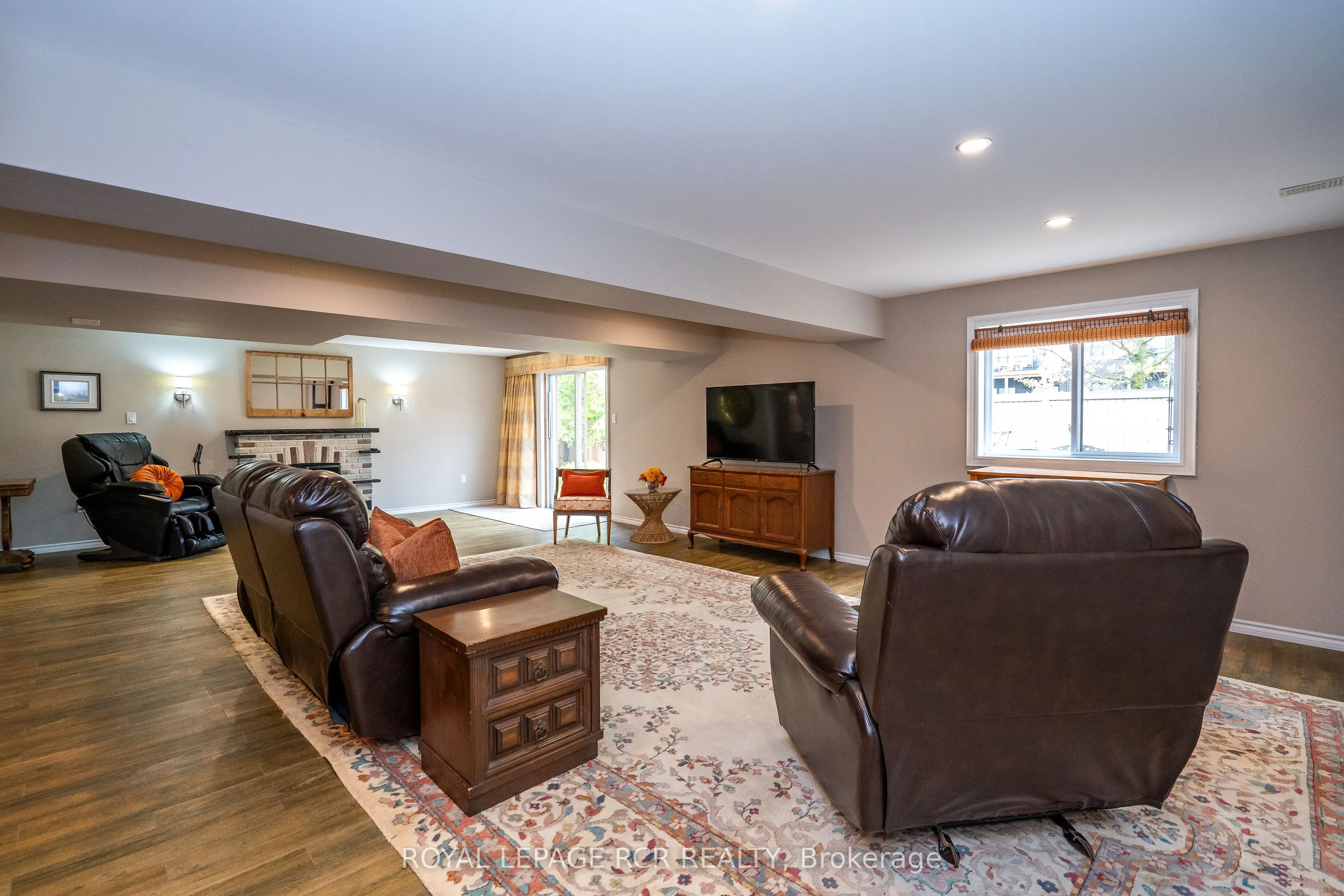 39 Dinnick Crescent