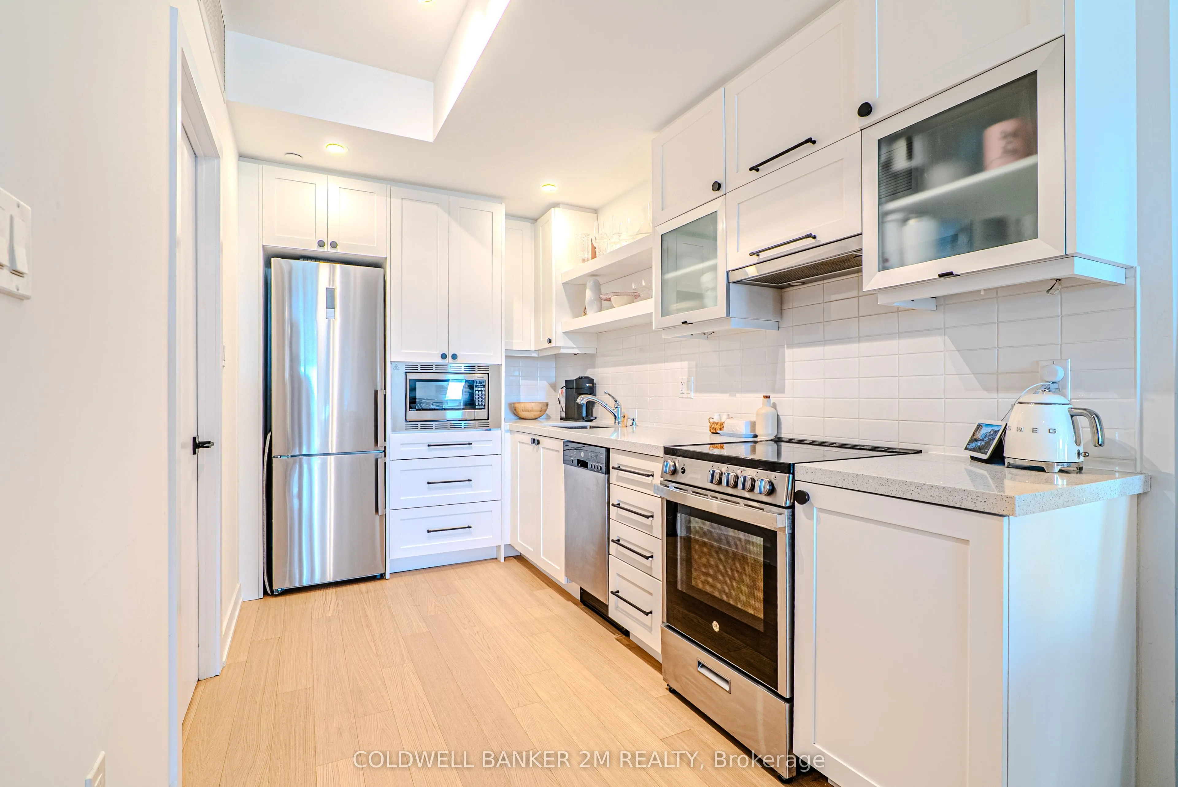 2433 Dufferin Street, #817