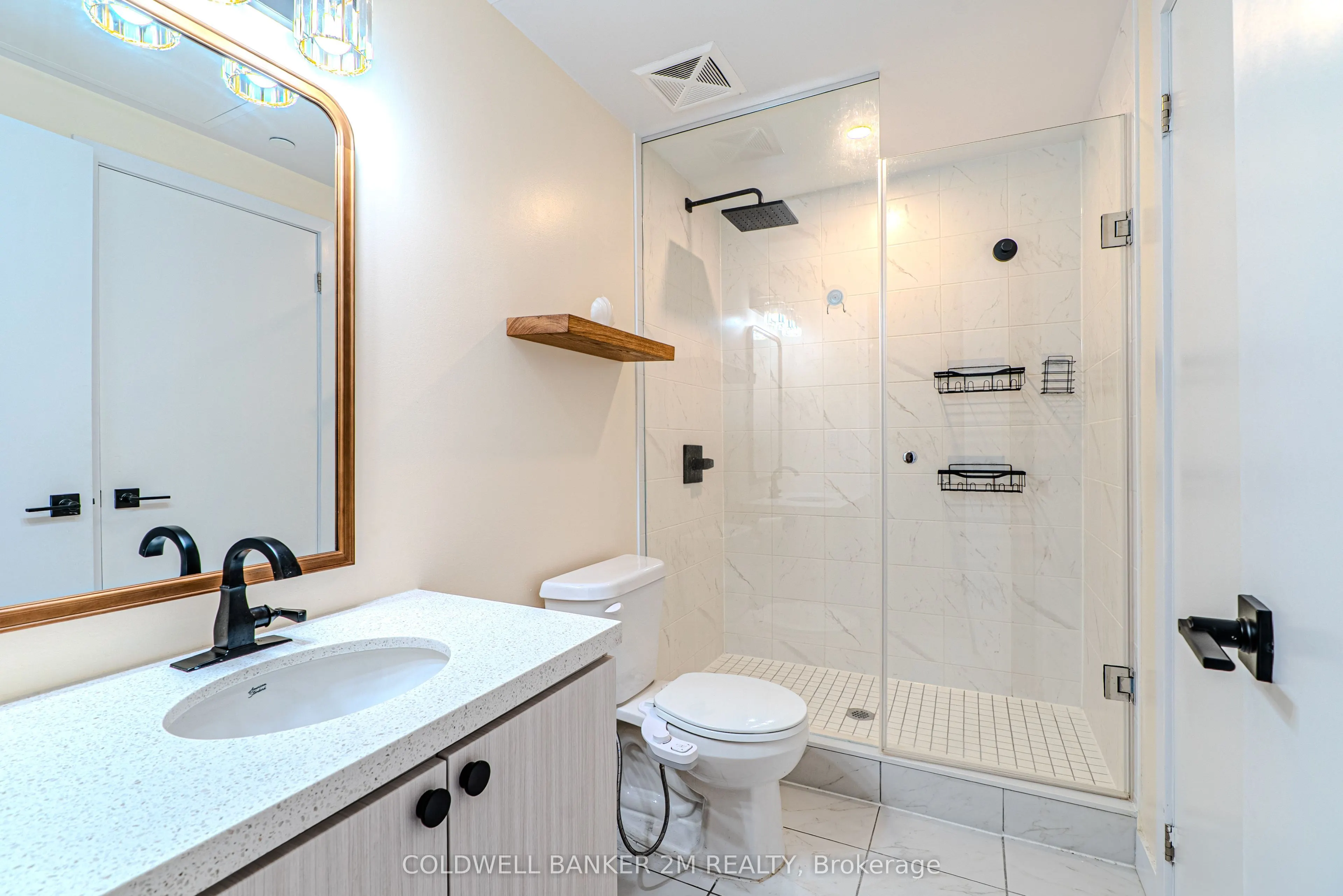 2433 Dufferin Street, #817