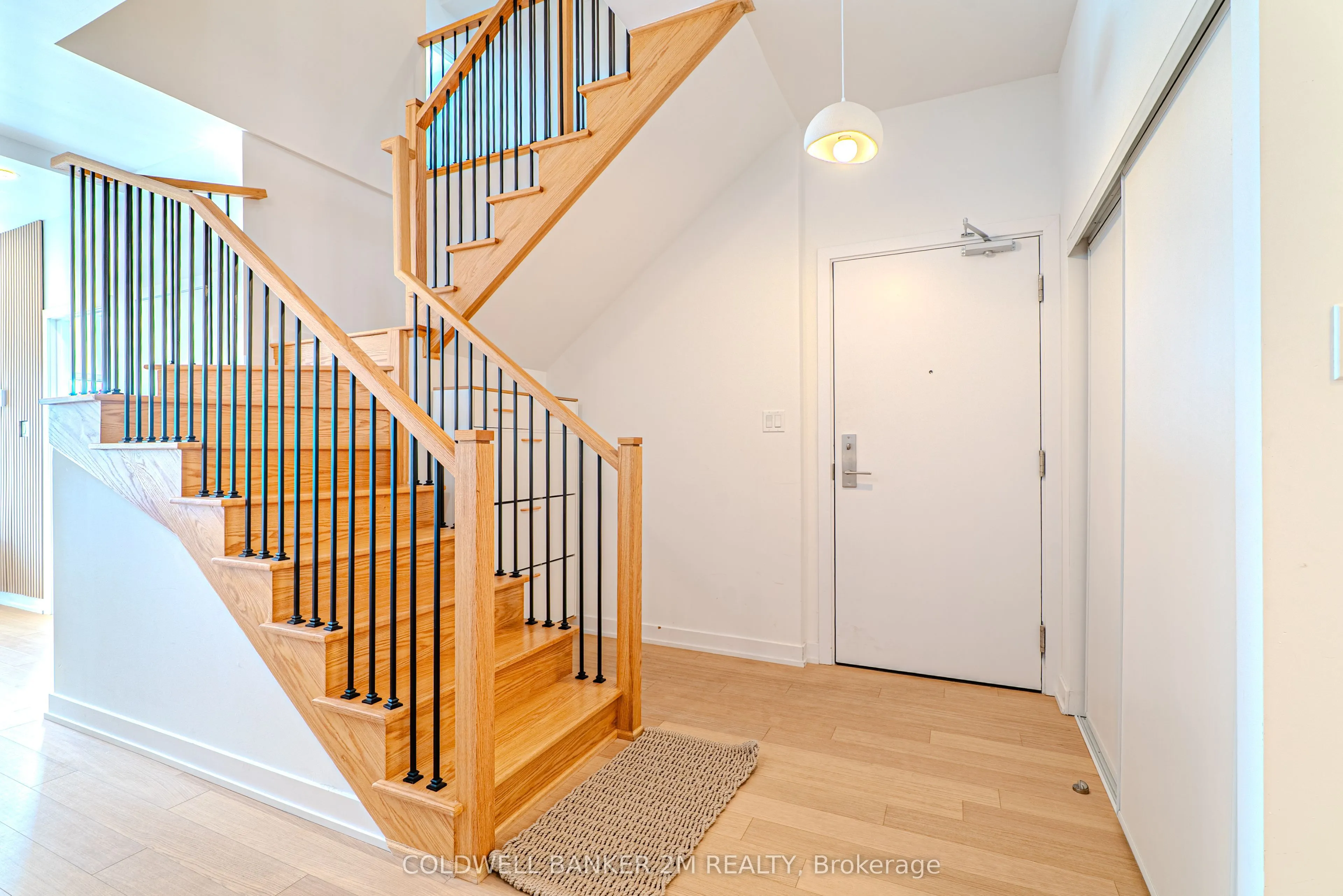 2433 Dufferin Street, #817