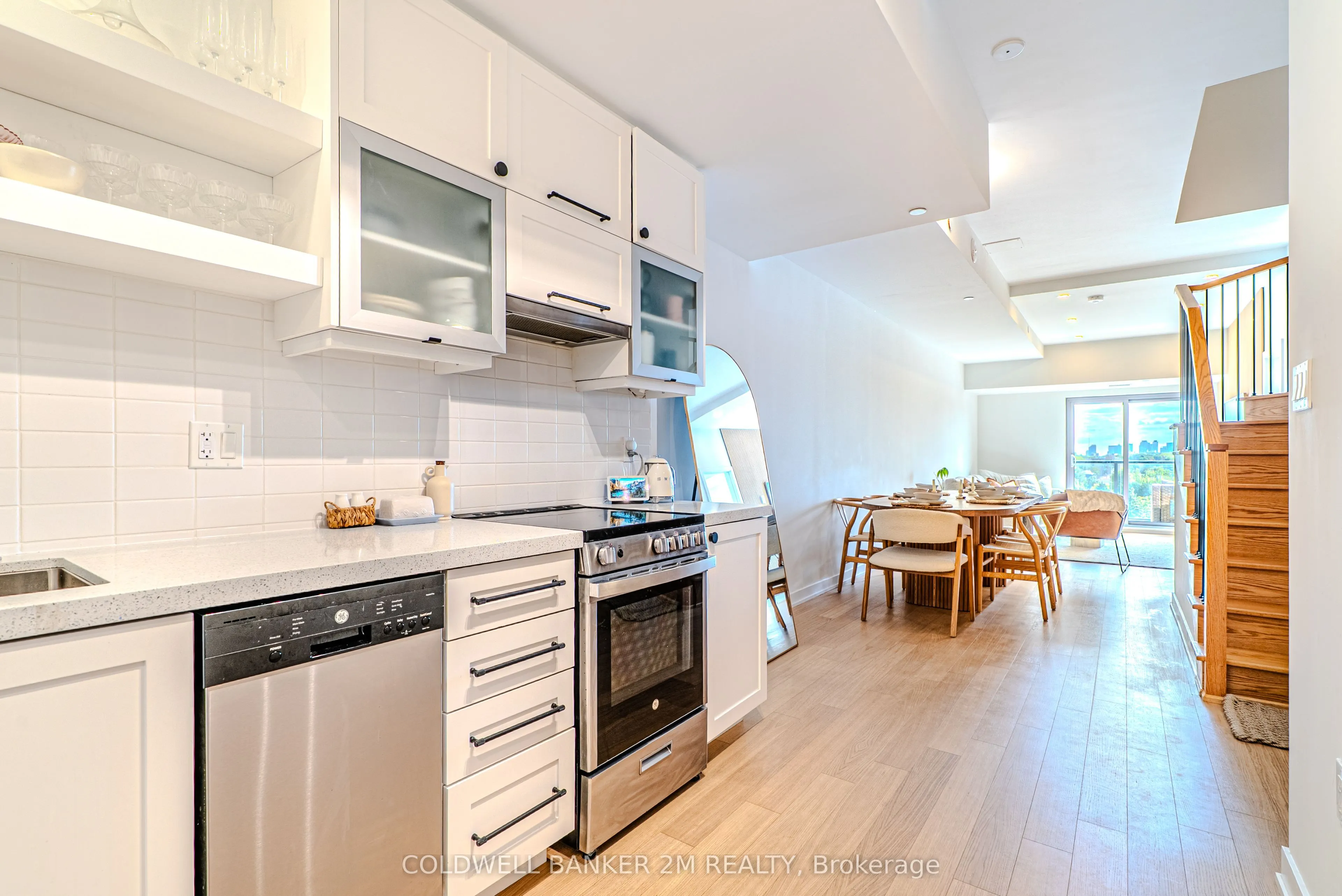 2433 Dufferin Street, #817