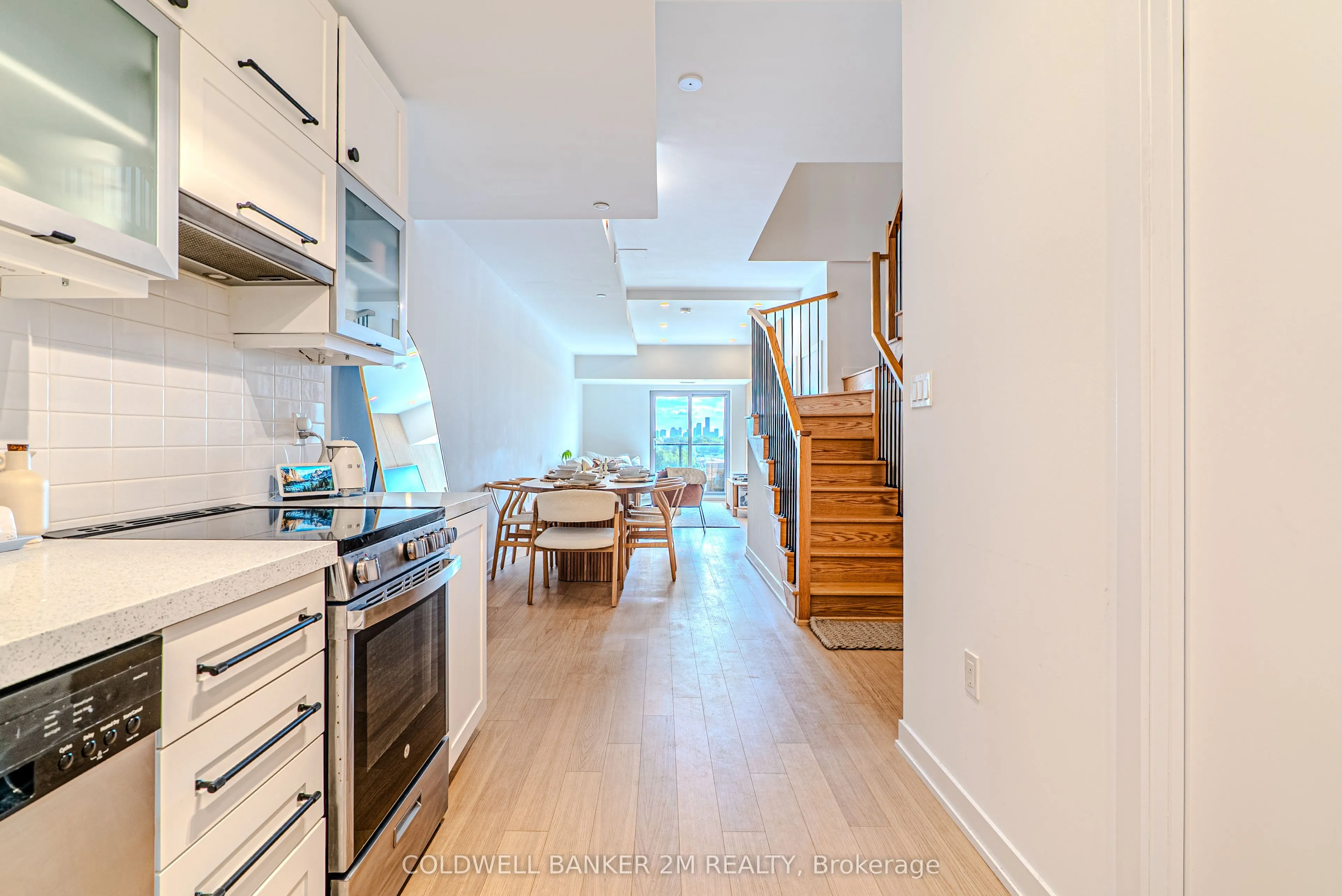 2433 Dufferin Street, #817