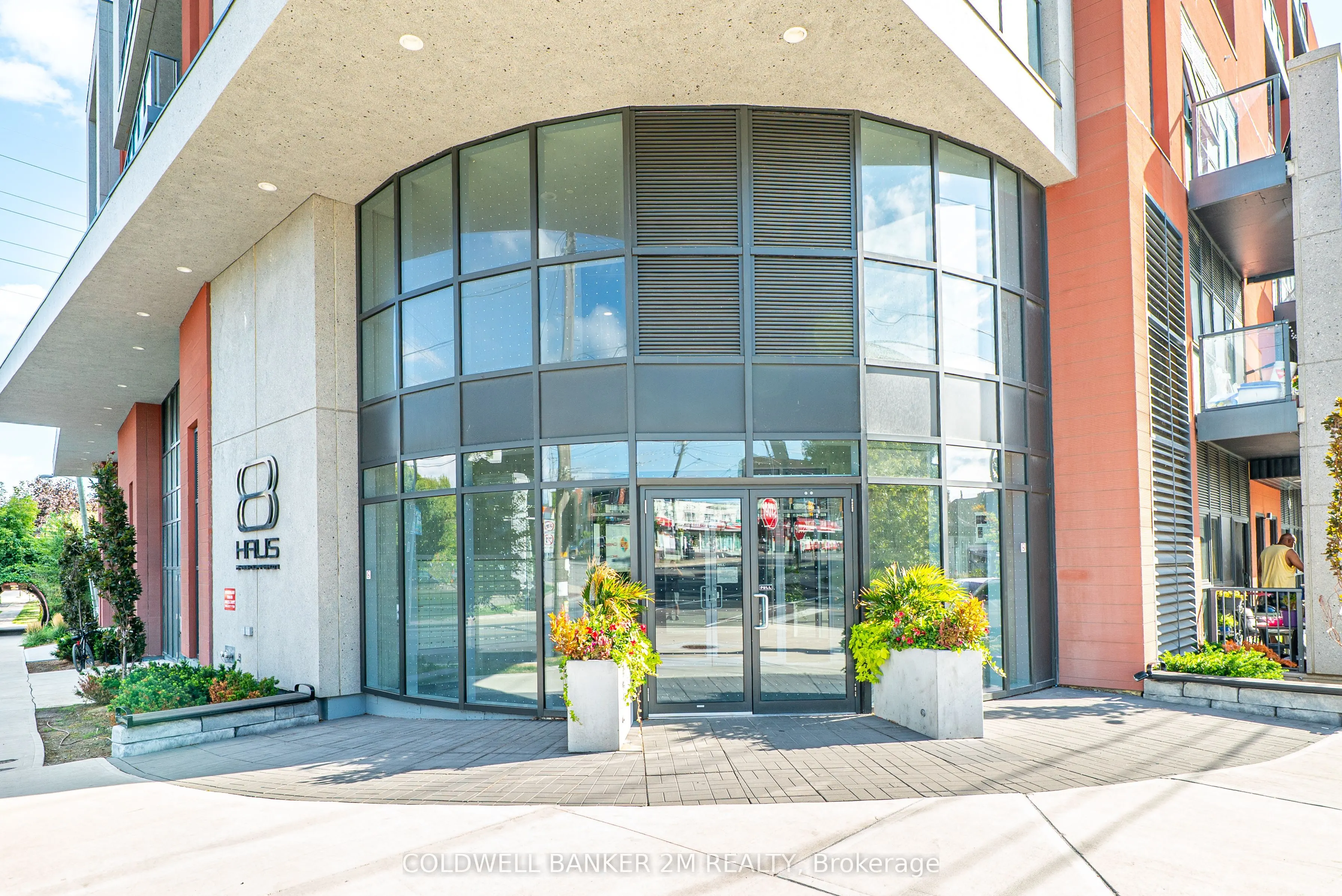 2433 Dufferin Street, #817