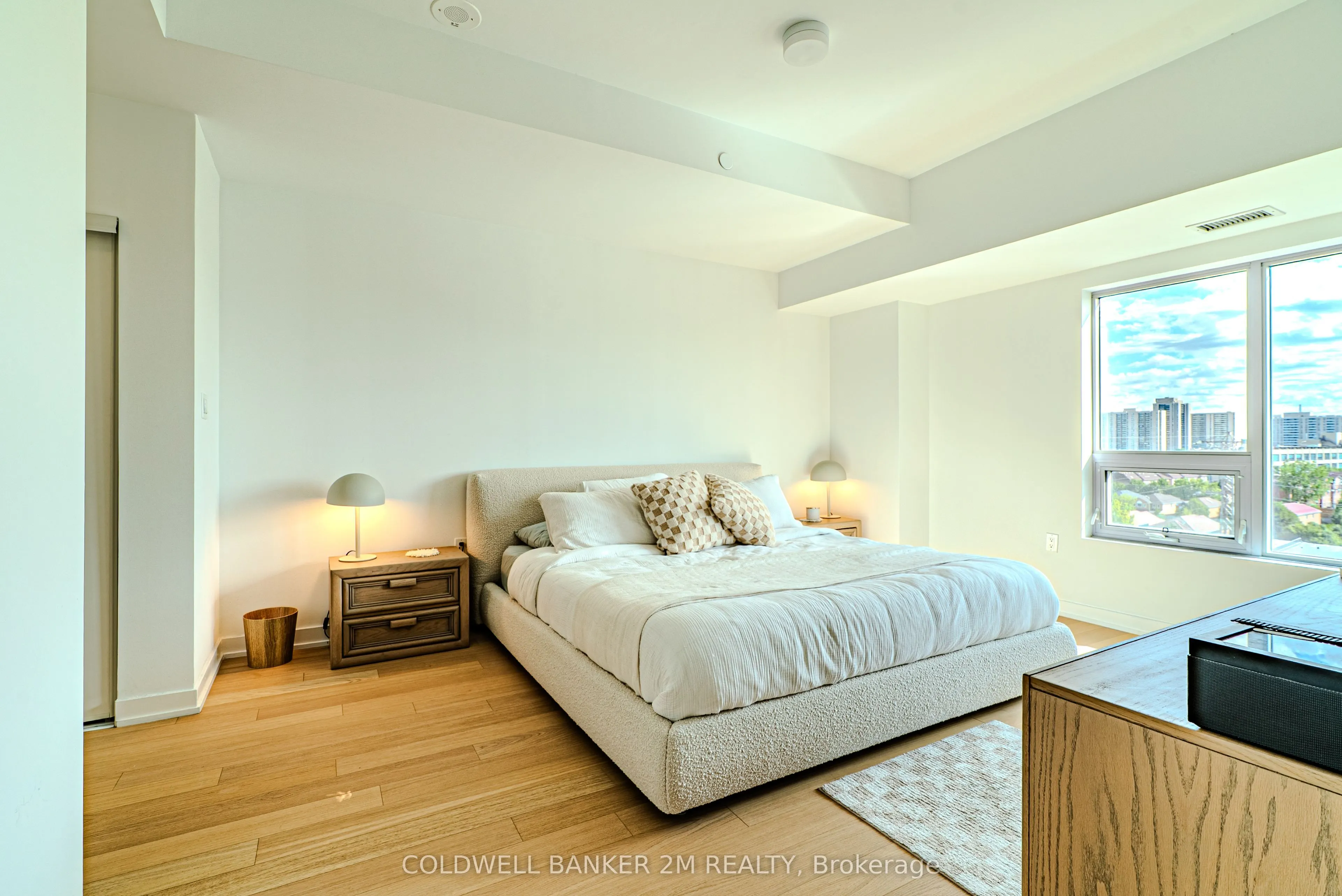 2433 Dufferin Street, #817