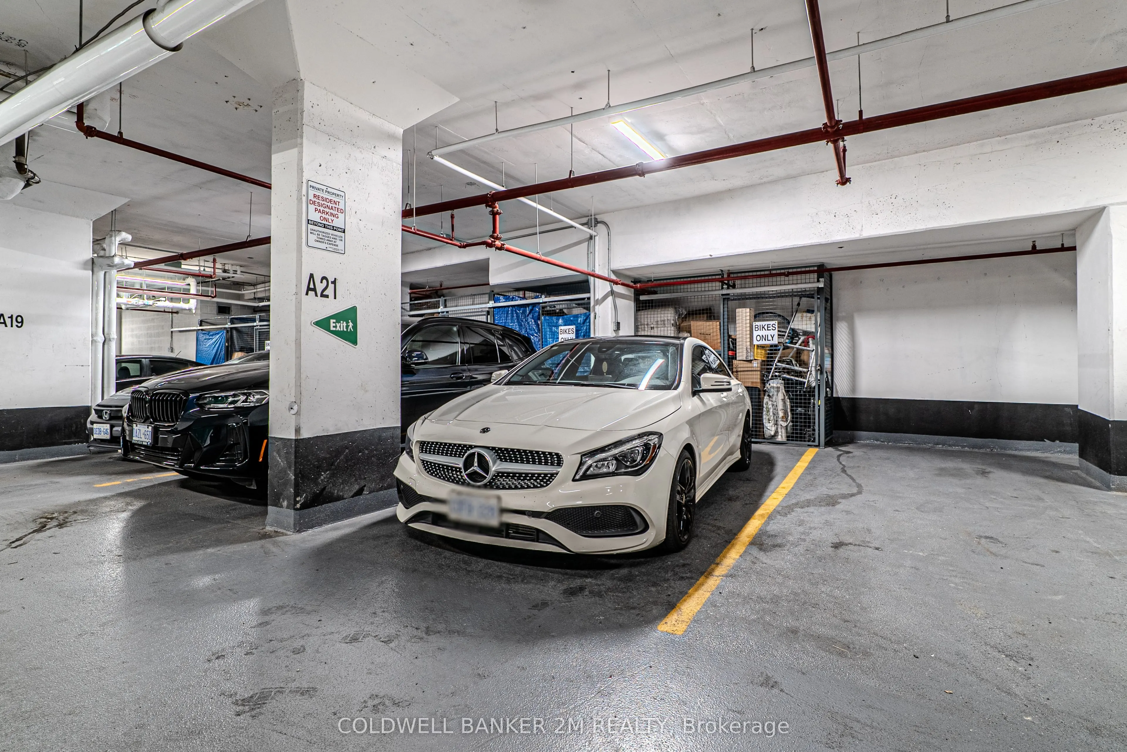 2433 Dufferin Street, #817