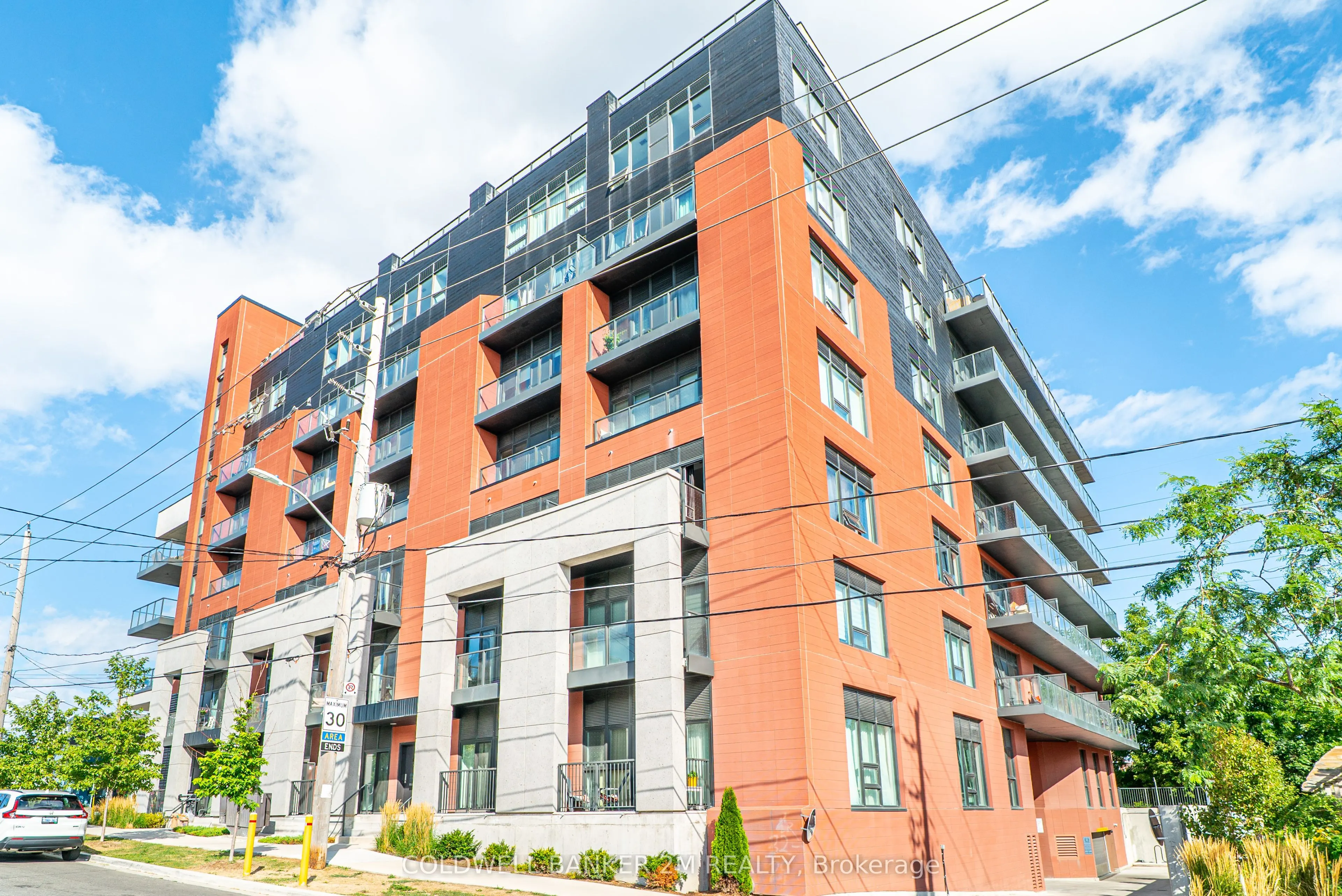 2433 Dufferin Street, #817