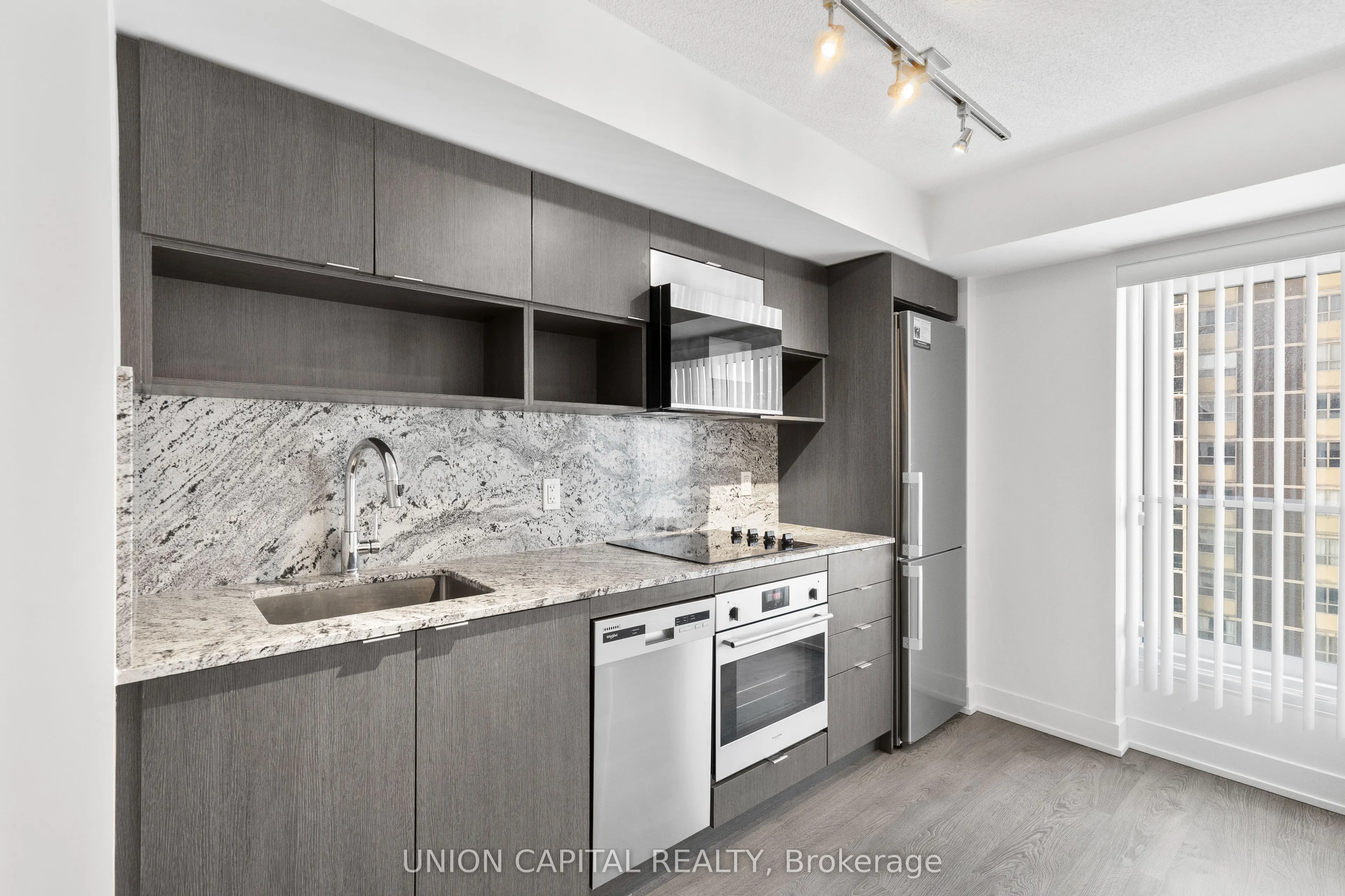 9 MABELLE Avenue, #2326