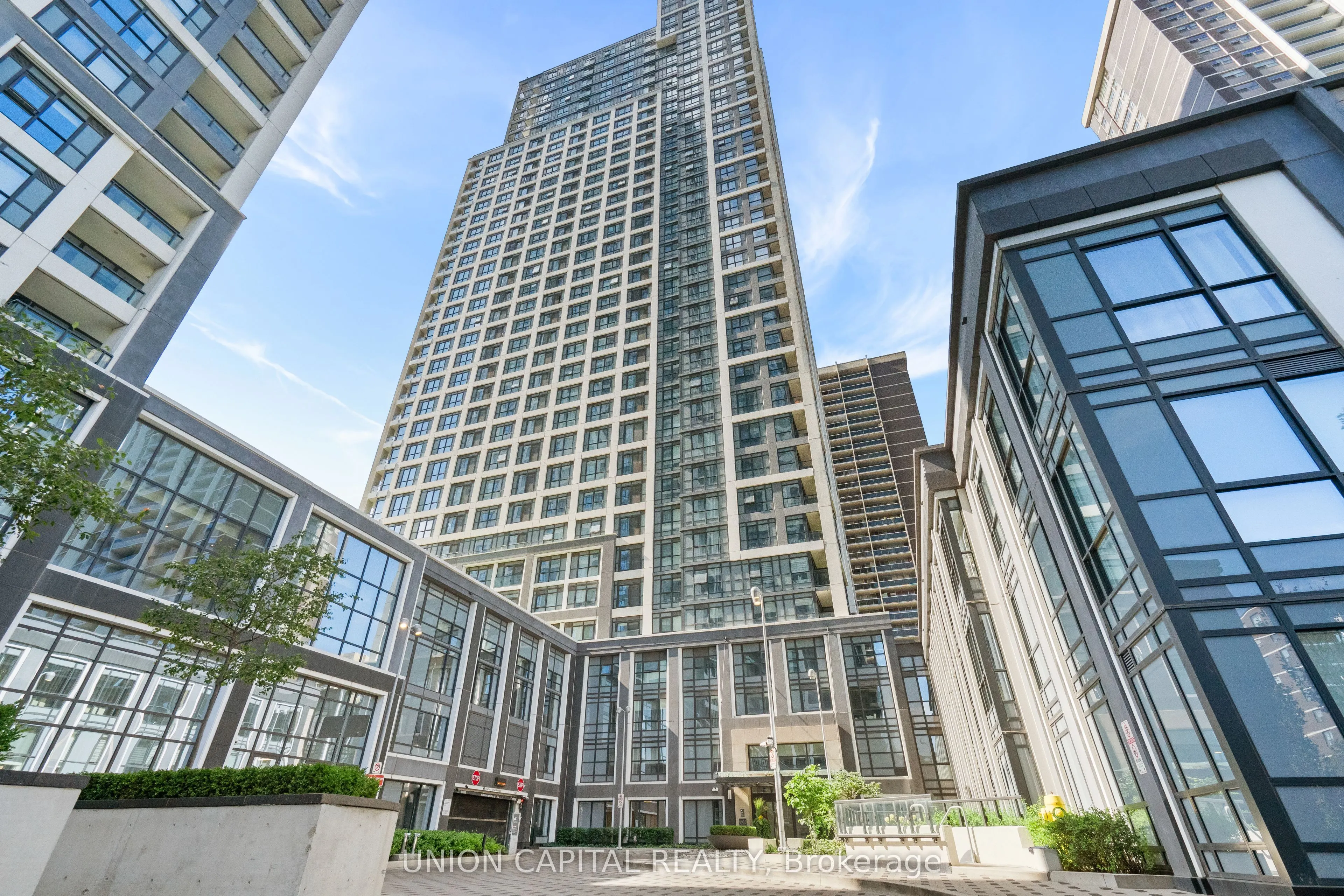 9 MABELLE Avenue, #2326