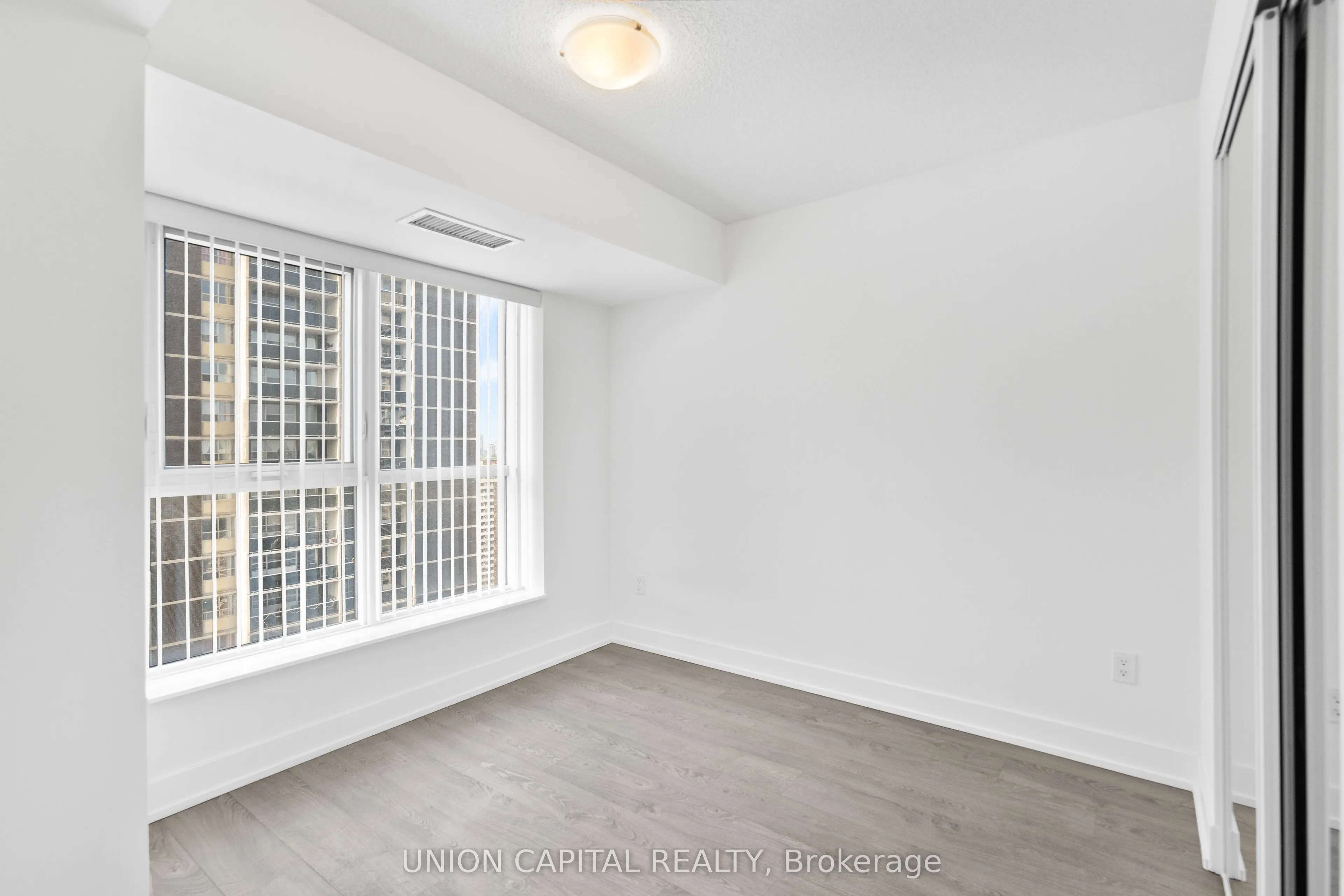 9 MABELLE Avenue, #2326