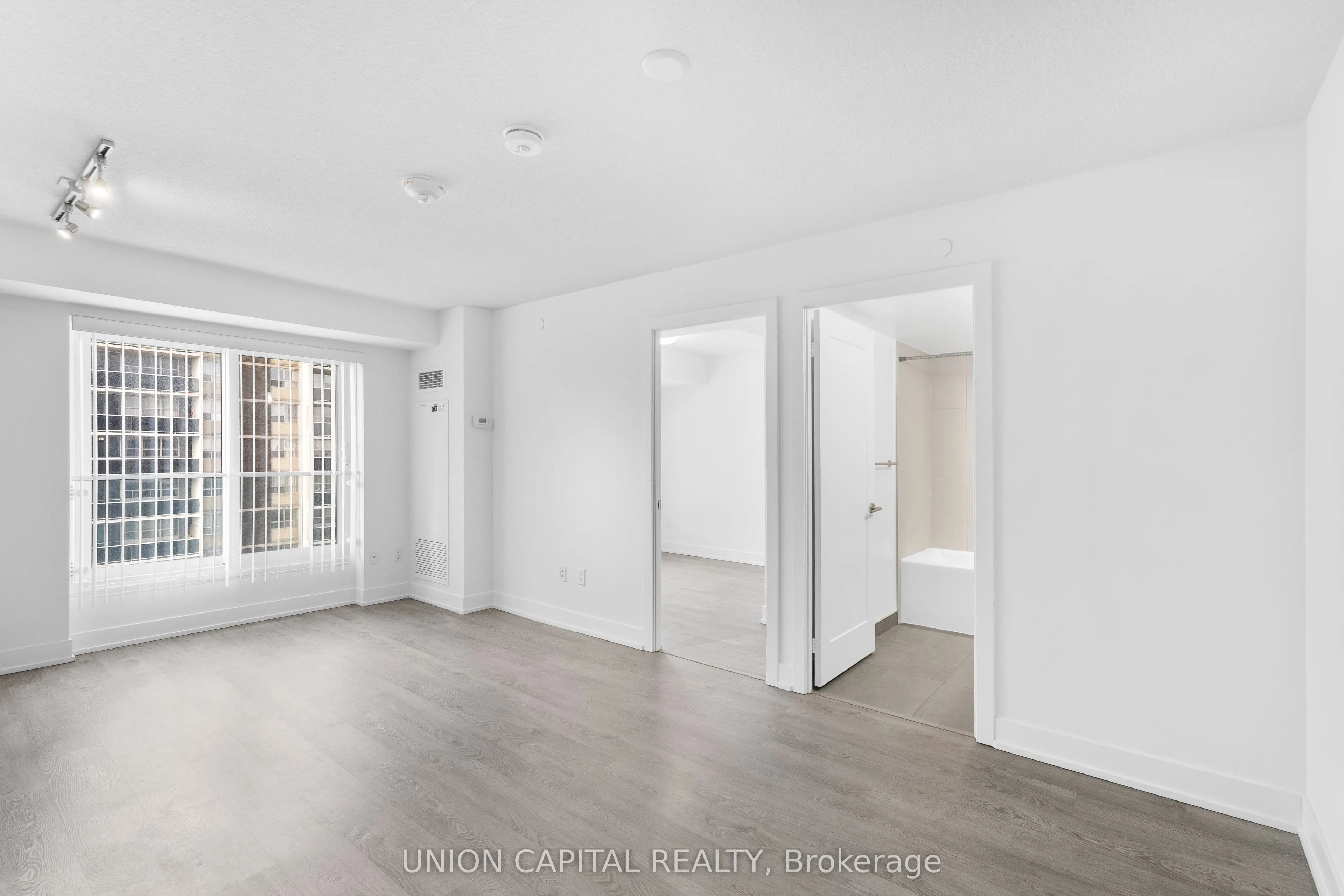 9 MABELLE Avenue, #2326