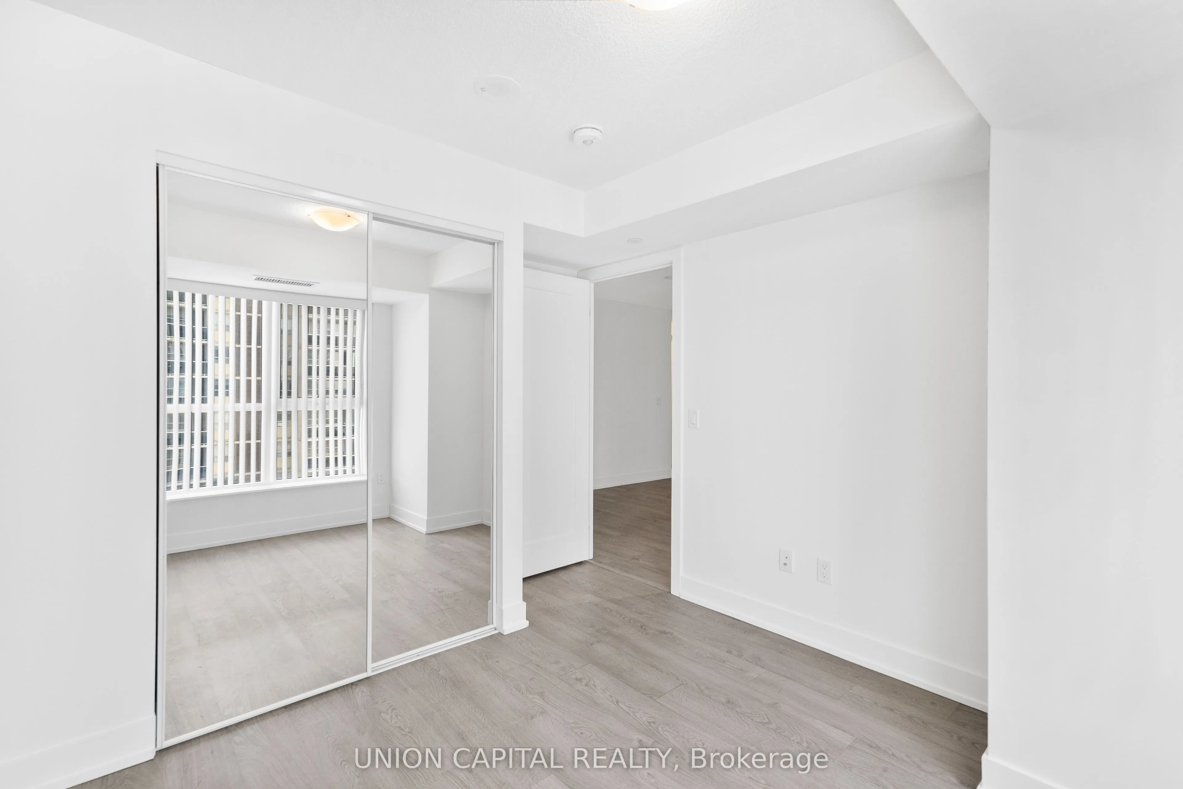9 MABELLE Avenue, #2326