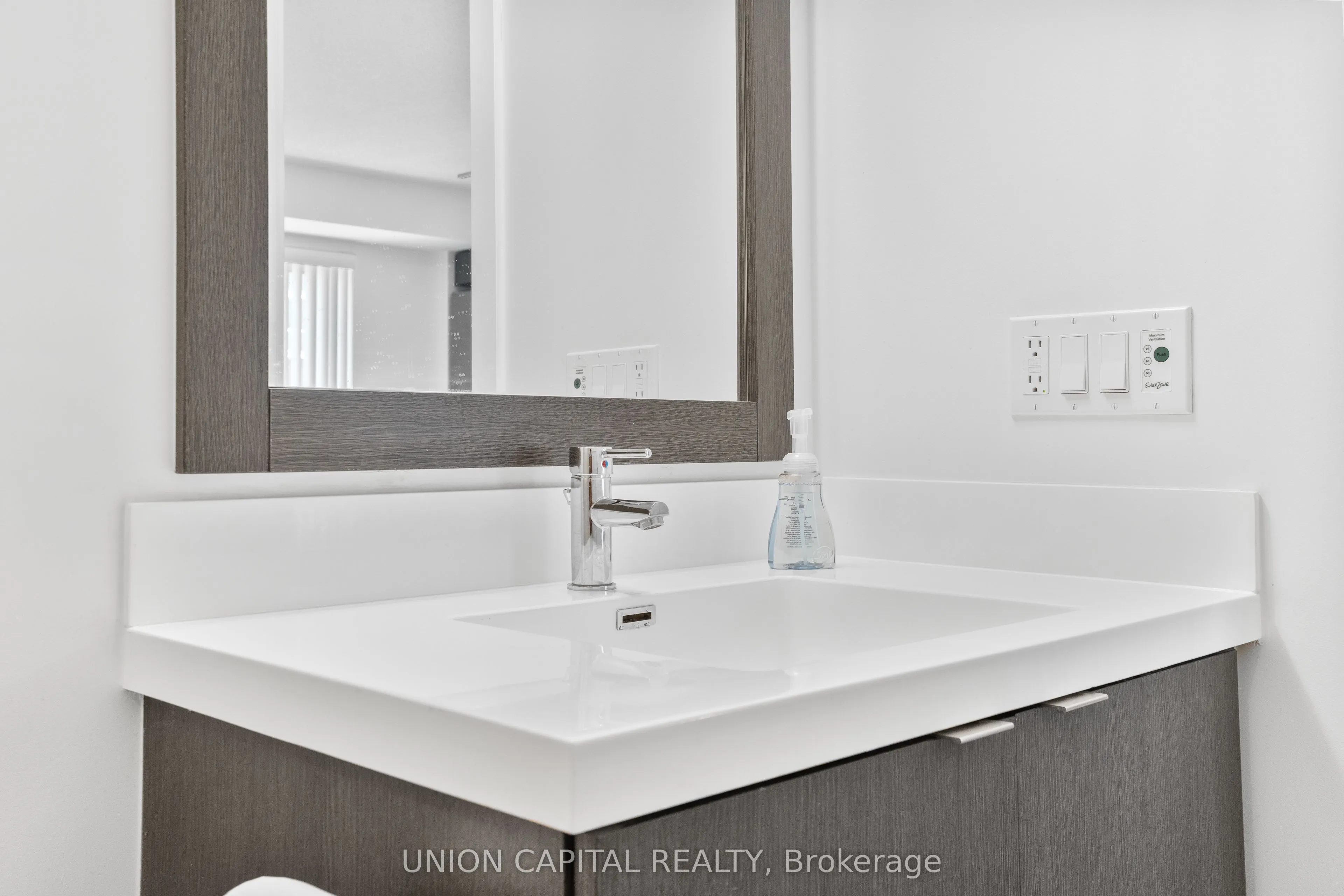 9 MABELLE Avenue, #2326