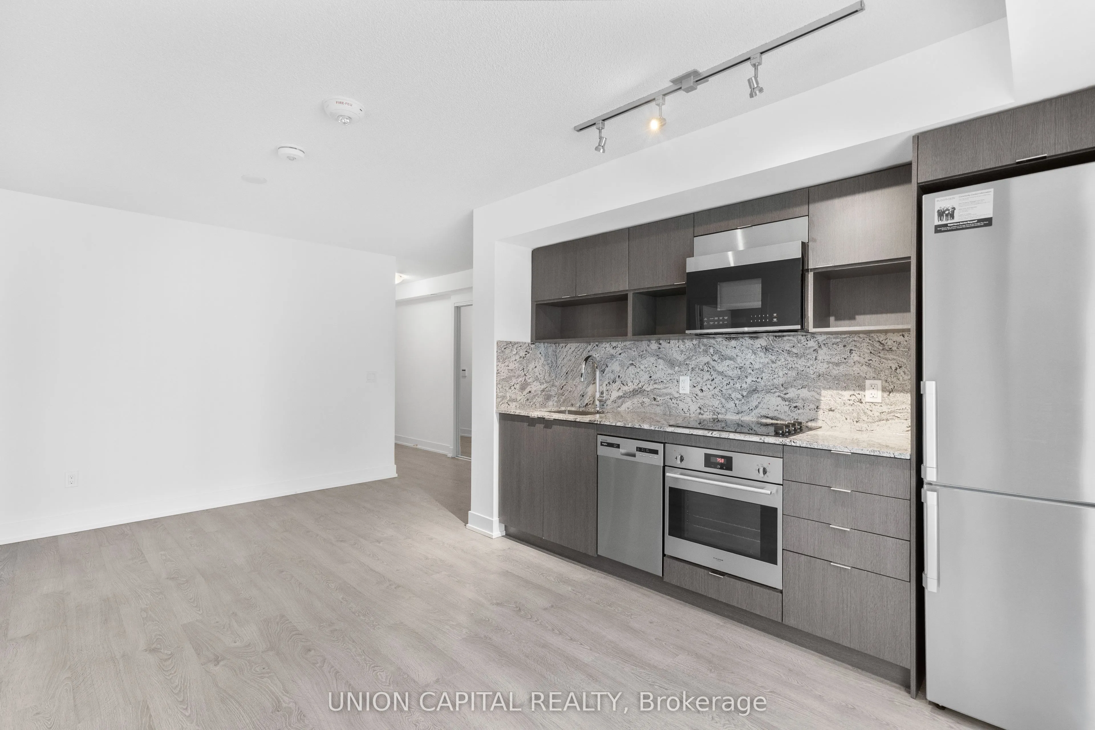 9 MABELLE Avenue, #2326