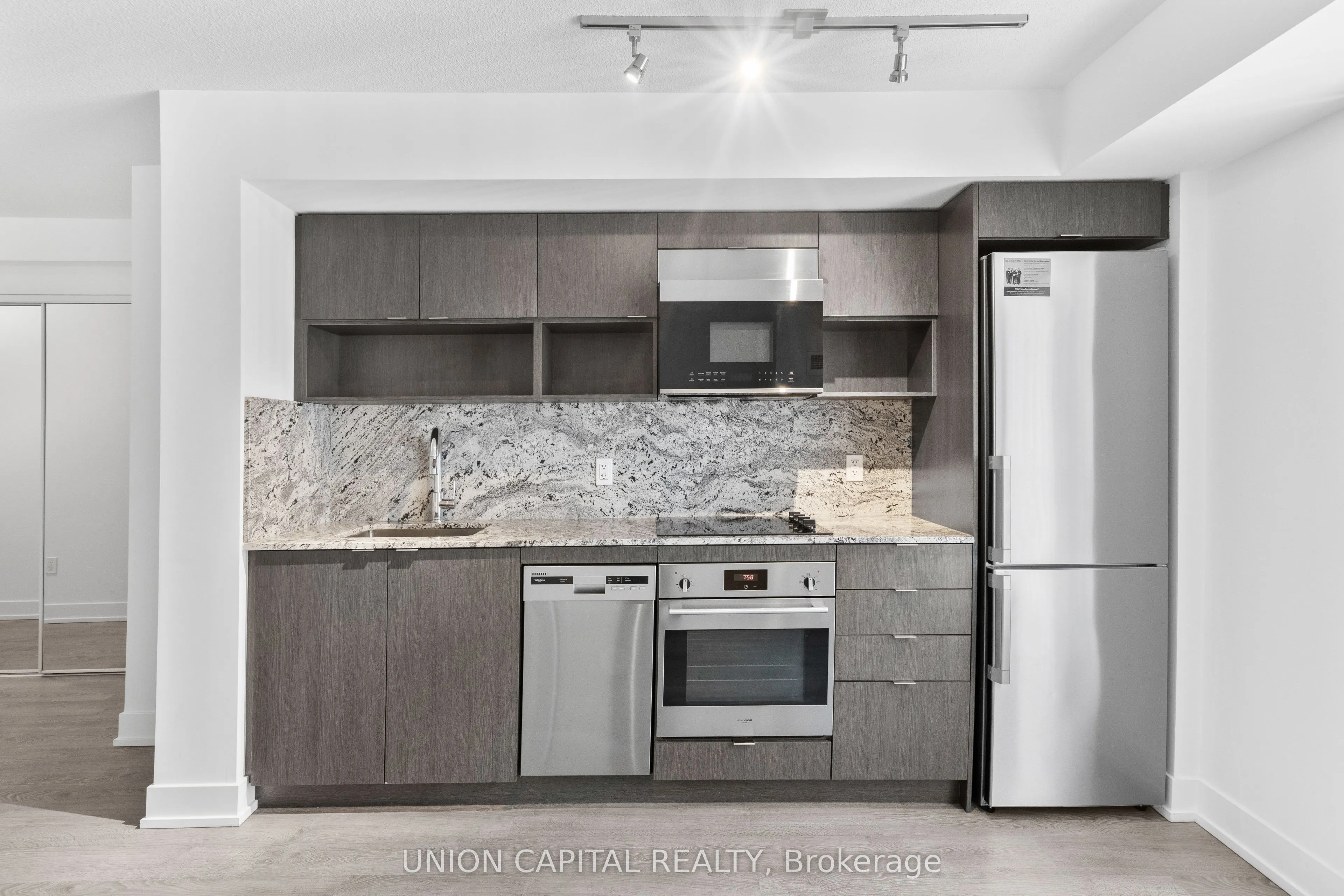 9 MABELLE Avenue, #2326