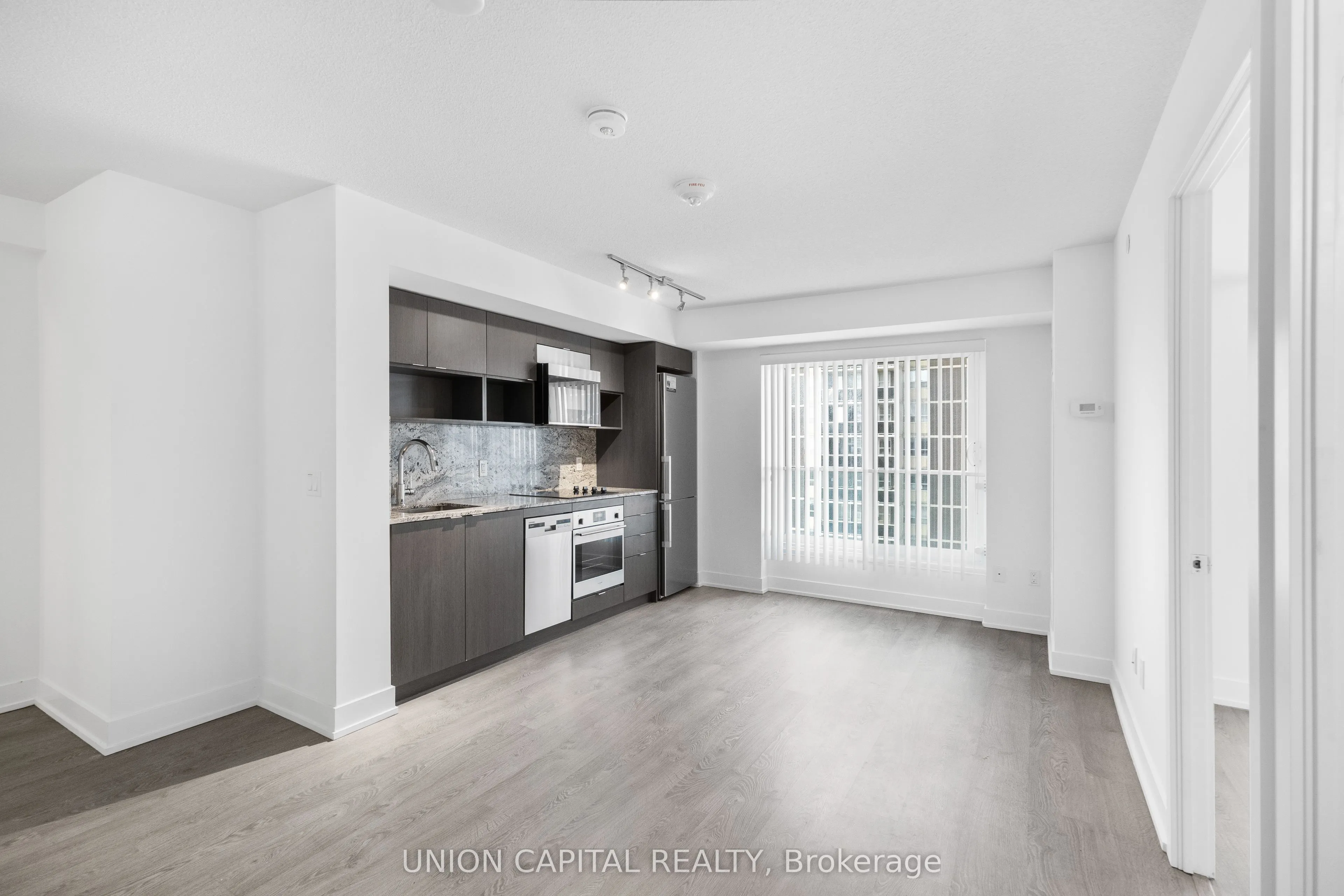 9 MABELLE Avenue, #2326